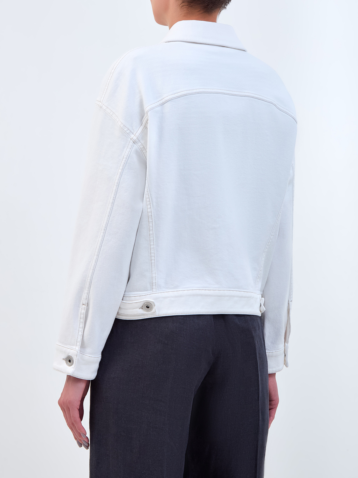 Куртка из окрашенного вручную денима с ювелирной деталью Мониль BRUNELLO CUCINELLI, цвет белый, размер 38;44 - фото 4
