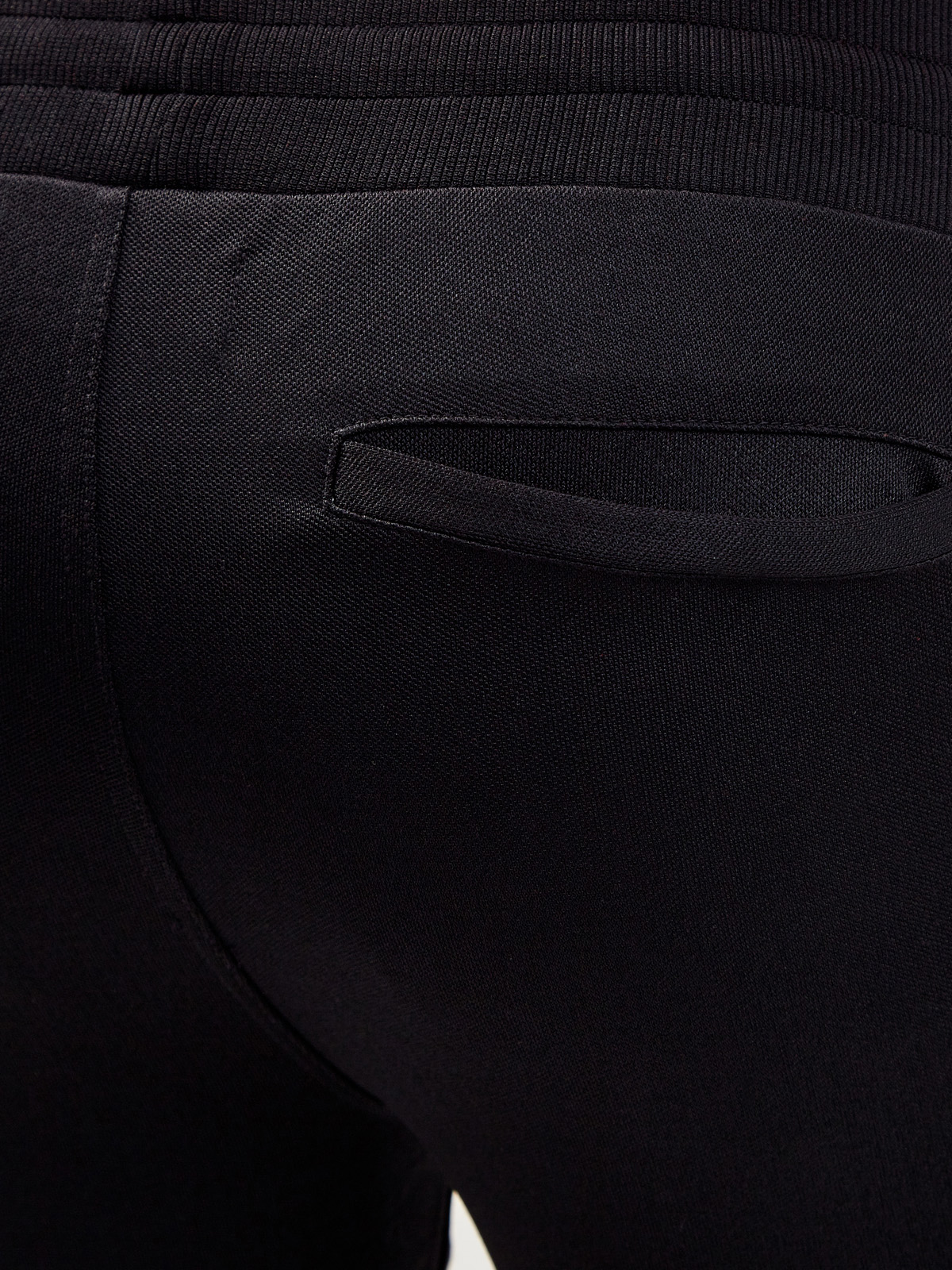 Брюки в спортивном стиле с контрастными вставками