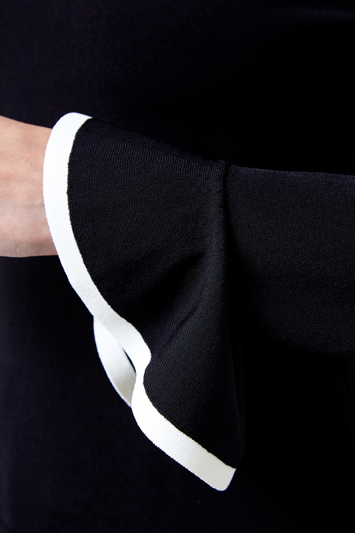 Джемпер из пряжи stretch с оборками на рукавах VALENTINO, цвет черный, размер 40 - фото 5