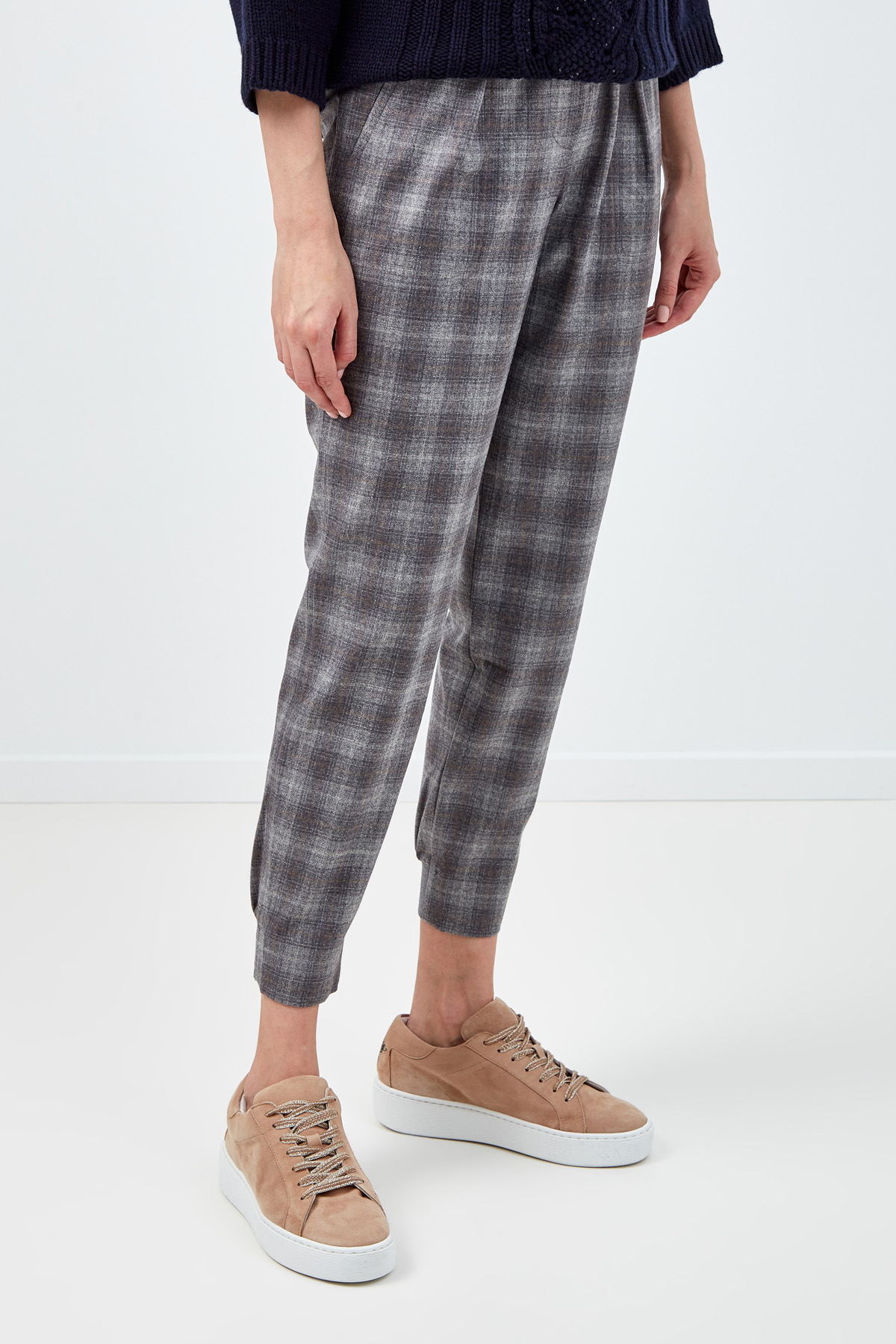Шерстяные брюки в стиле casual с трикотажной отделкой LORENA ANTONIAZZI, цвет серый, размер 44;48 - фото 3