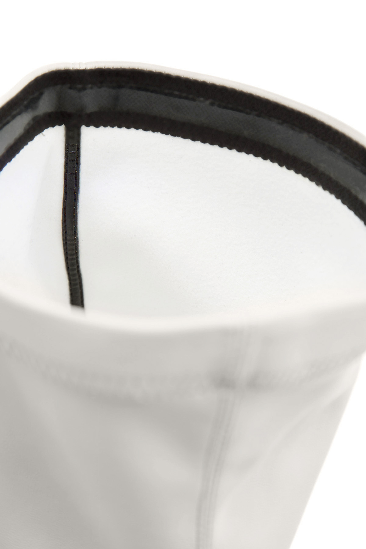 Облегающие ботфорты на подошве с выступающим рантом и шпильке