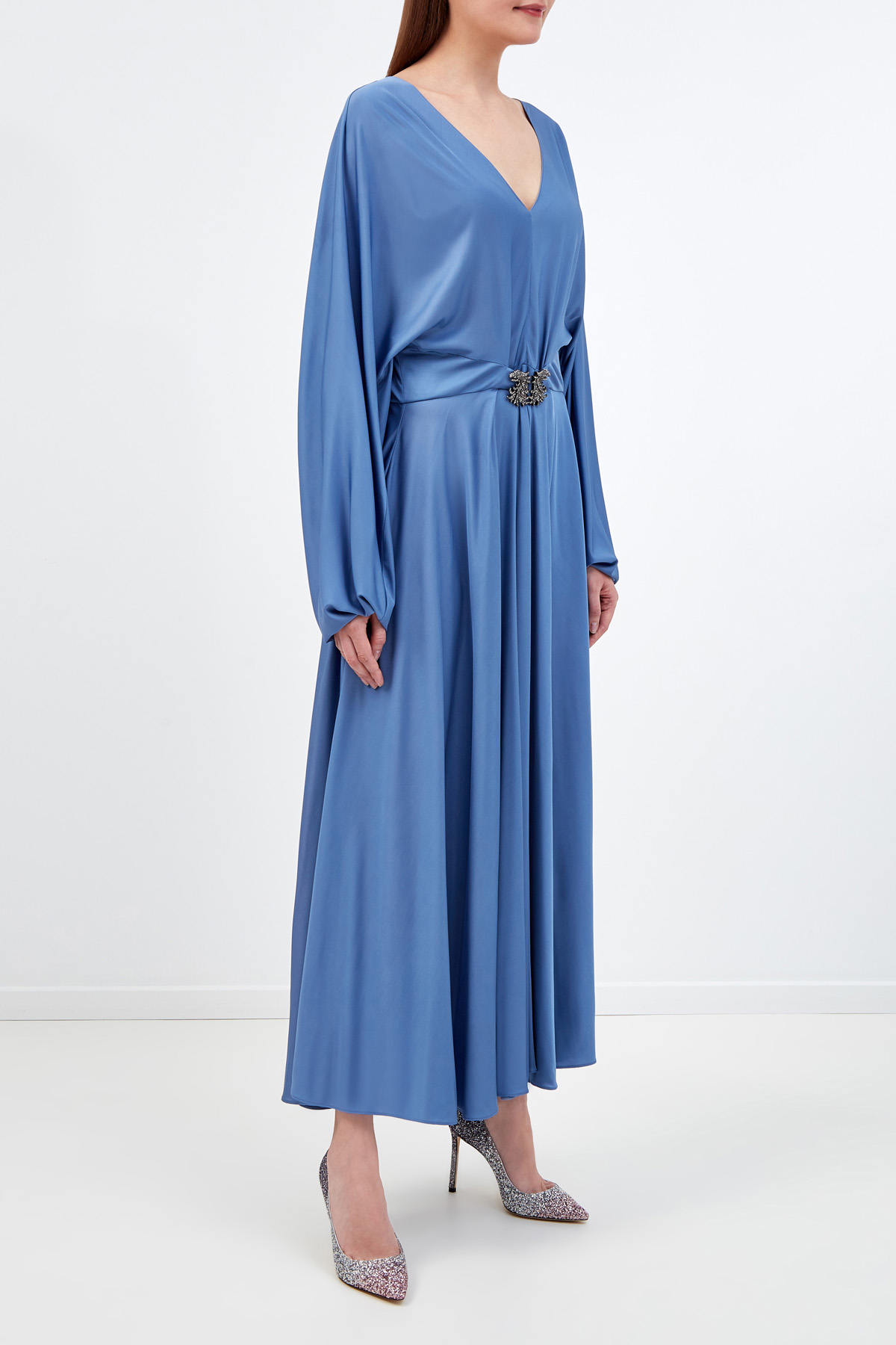 Струящееся платье с кейпом на спинке и подвеской с кристаллами VALENTINO, цвет синий, размер 44;46;42 - фото 3