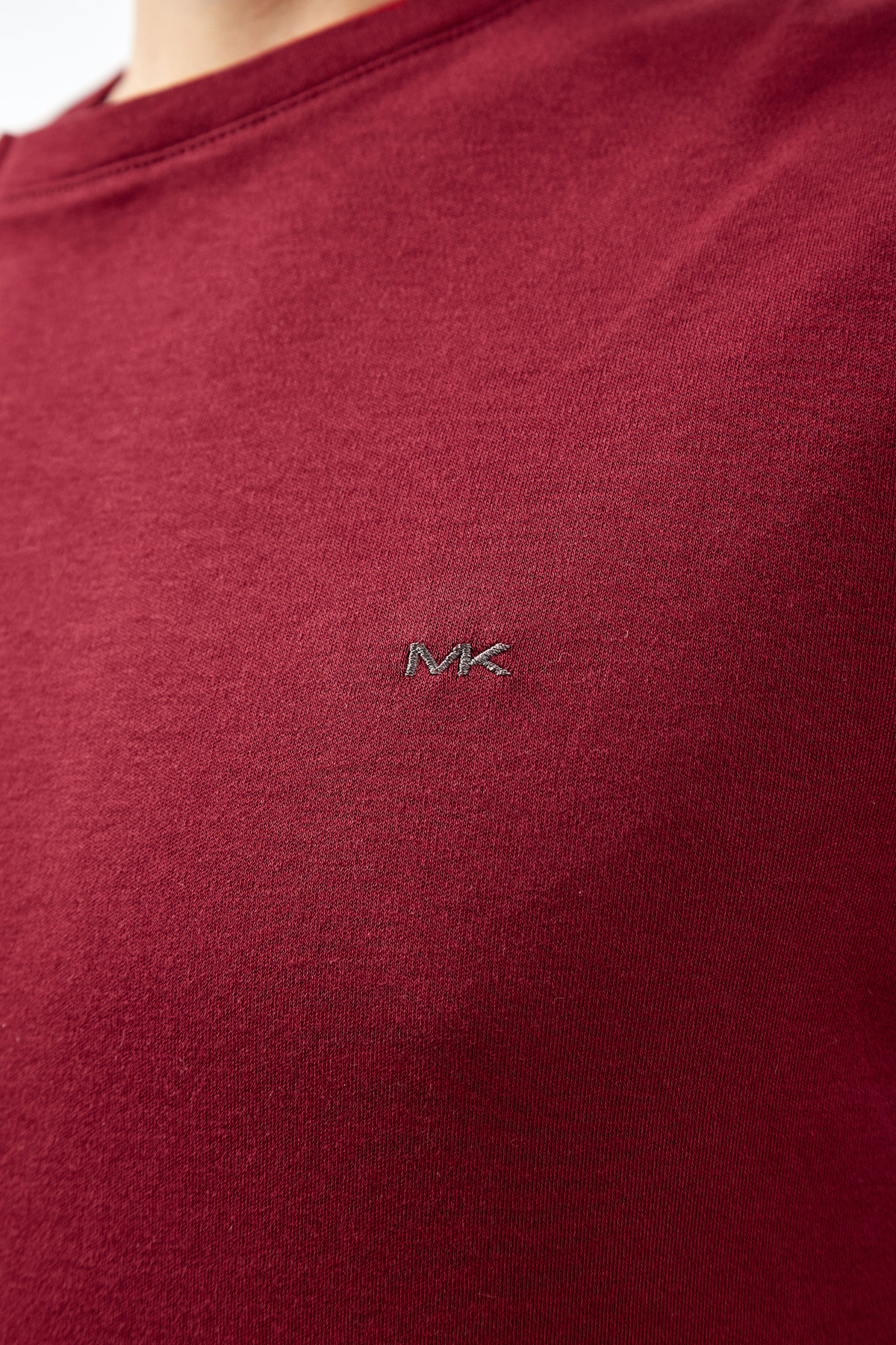 Однотонная футболка с вышитым логотипом MICHAEL KORS, цвет бордовый, размер XL - фото 5