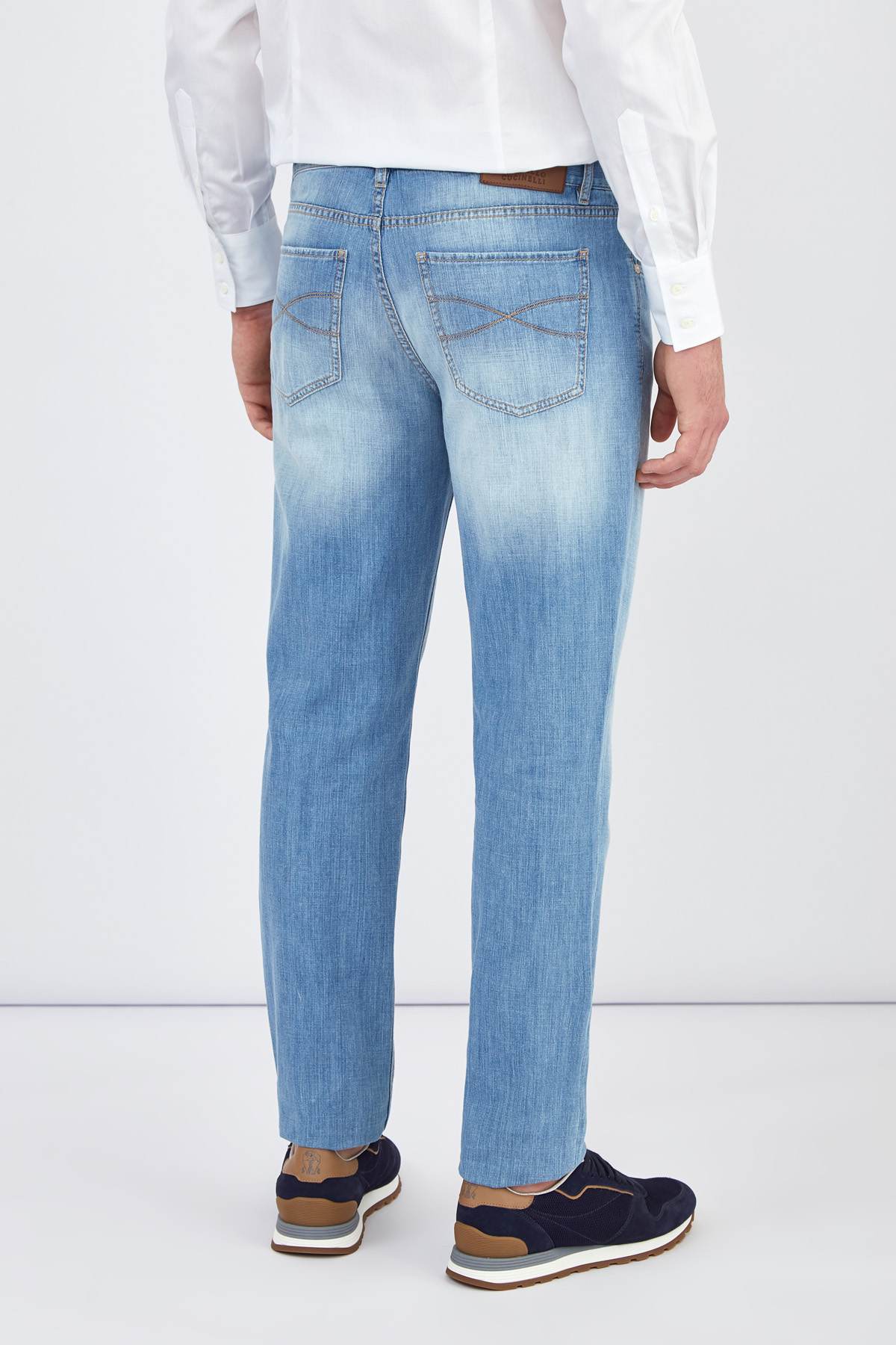 Зауженные джинсы из плотного денима с выбеленным эффектом BRUNELLO CUCINELLI, цвет голубой, размер 46 - фото 4