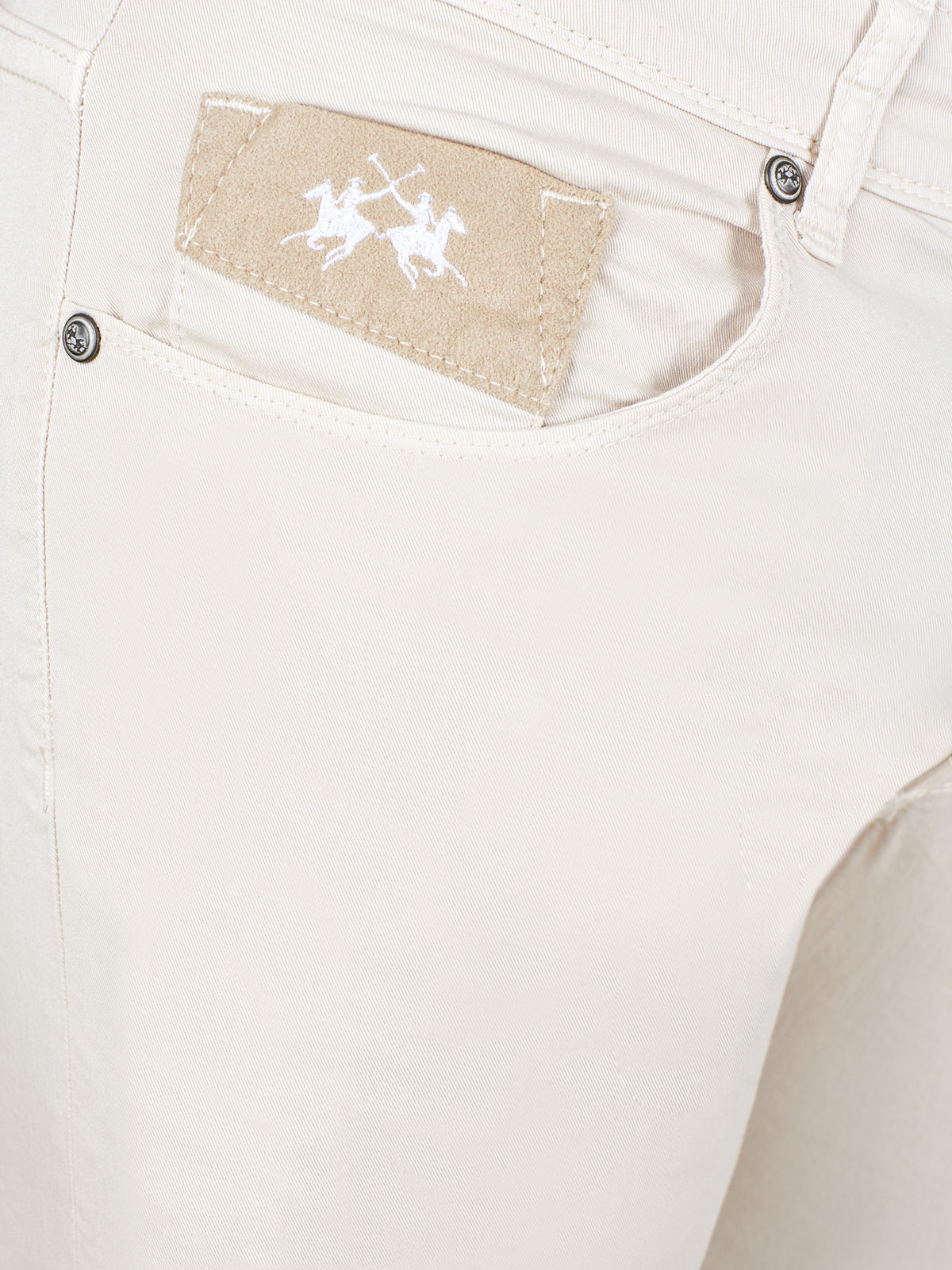 Хлопковые брюки прямого кроя с вышитой символикой и карманами LA MARTINA, цвет бежевый - фото 5