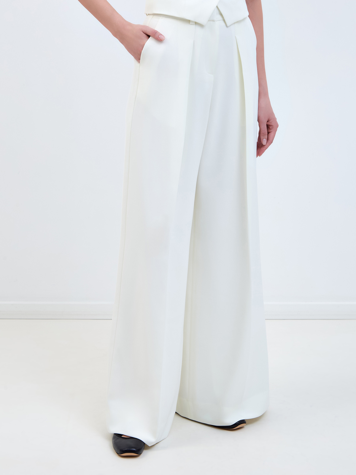 Свободные брюки-палаццо из струящегося габардина с защипами KARL LAGERFELD, цвет белый, размер XS;M;L - фото 3