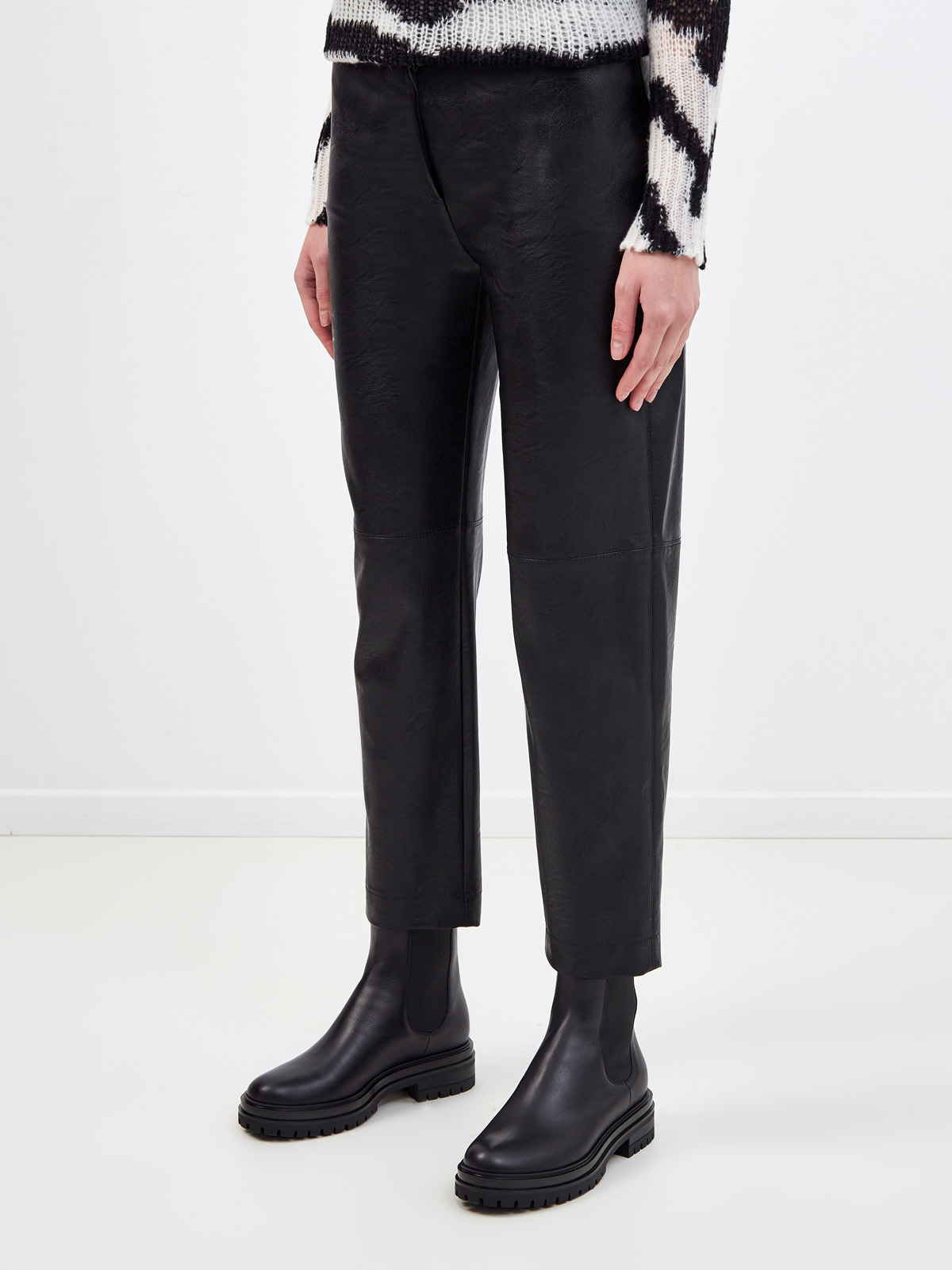 Монохромные брюки из эко-кожи Skin Free Skin STELLA McCARTNEY, цвет черный, размер XS;S - фото 3