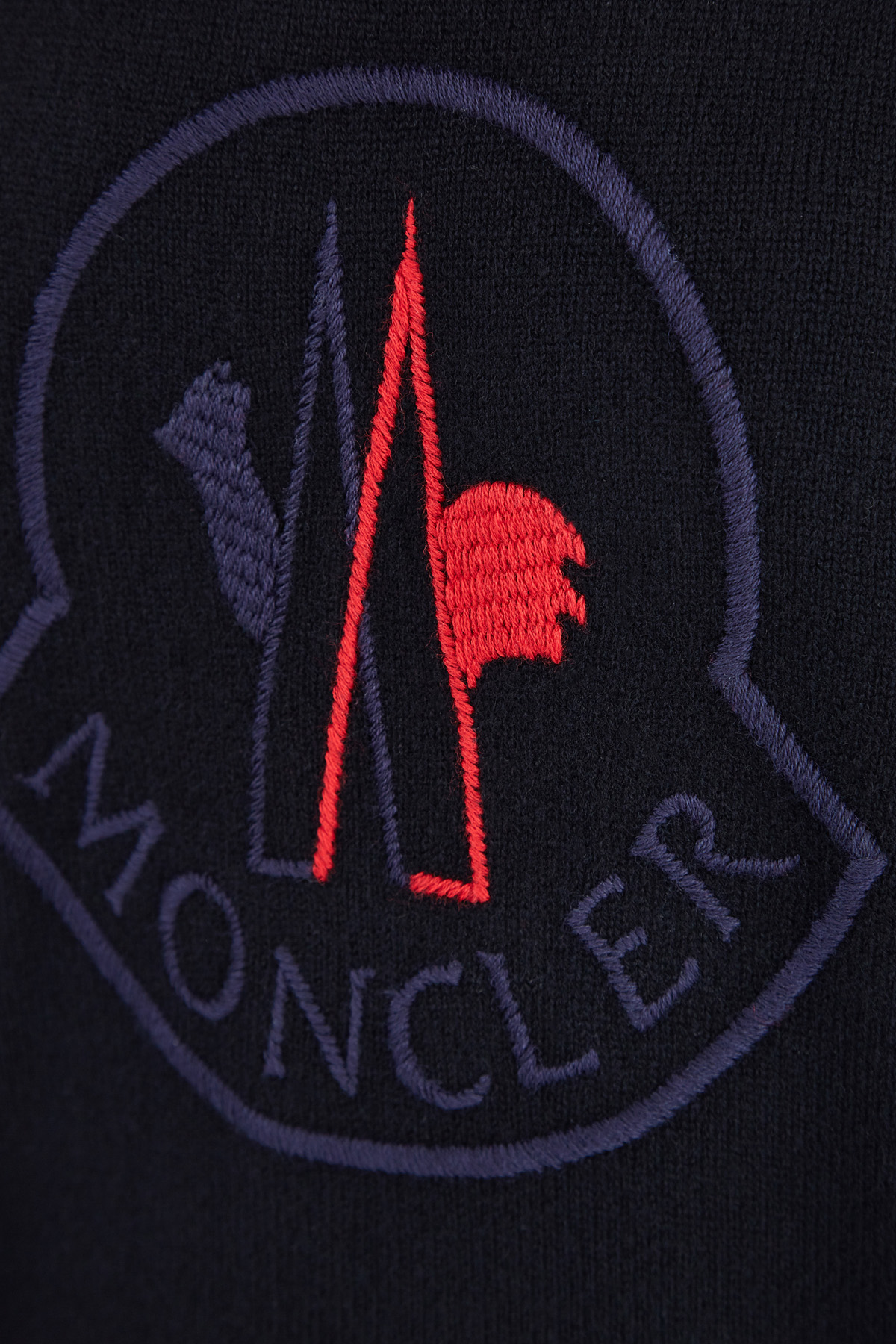 Джемпер из шерсти и кашемира с вышитым макро-логотипом бренда MONCLER, цвет черный, размер 44 - фото 5