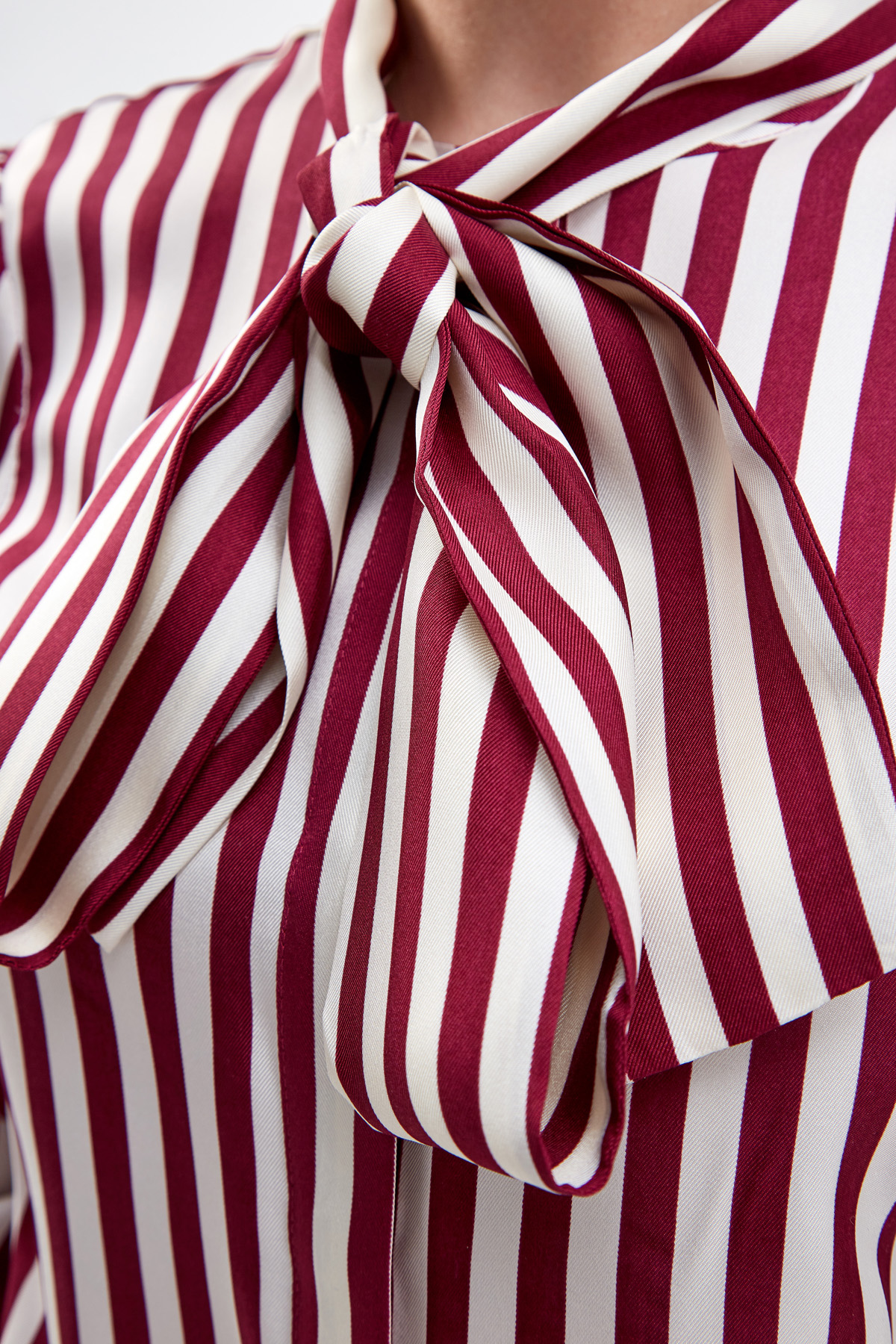Шелковая блуза в полоску с лентами на вороте MICHAEL Michael Kors, цвет мульти, размер S - фото 5