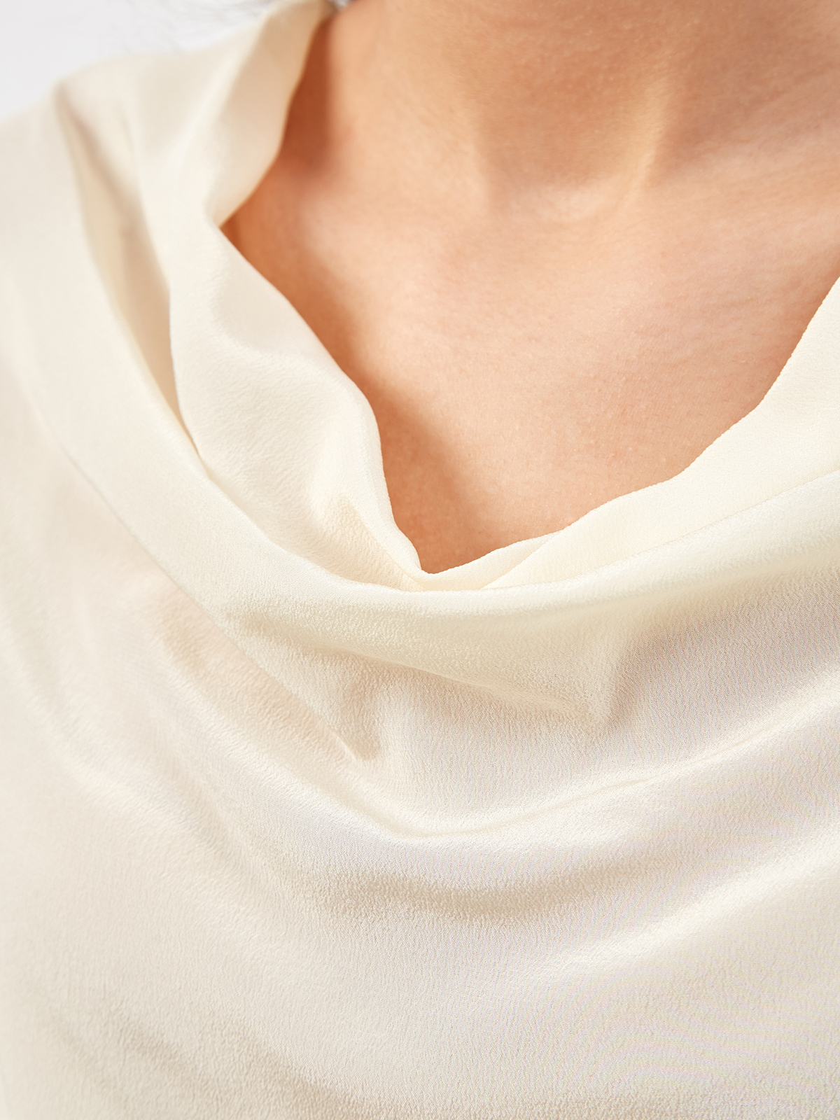 Шелковая блуза асимметричного кроя с вырезом на спинке GENTRYPORTOFINO, цвет бежевый, размер 38;40;42;44;46;48 - фото 5