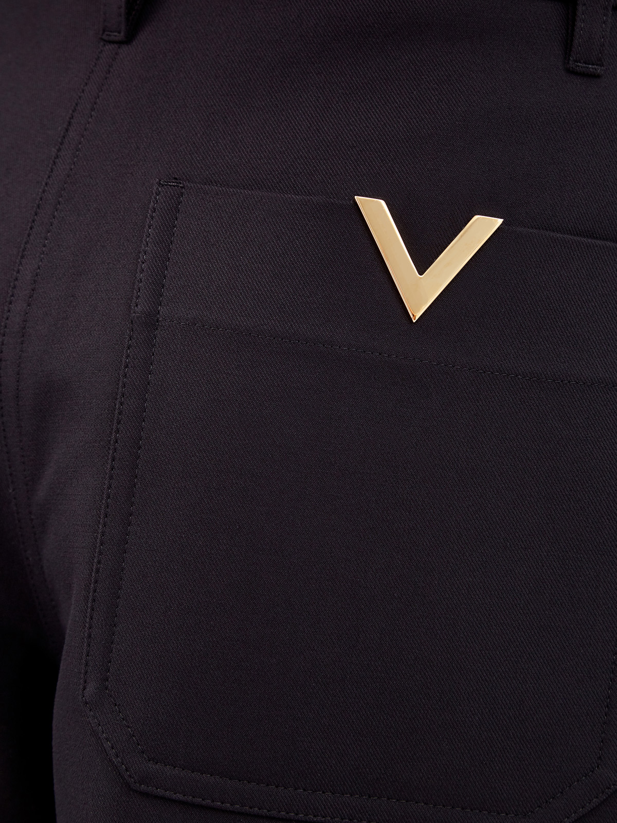 Шорты из саржи с литой символикой «V» VALENTINO, цвет черный, размер 42;44;46;40 - фото 6