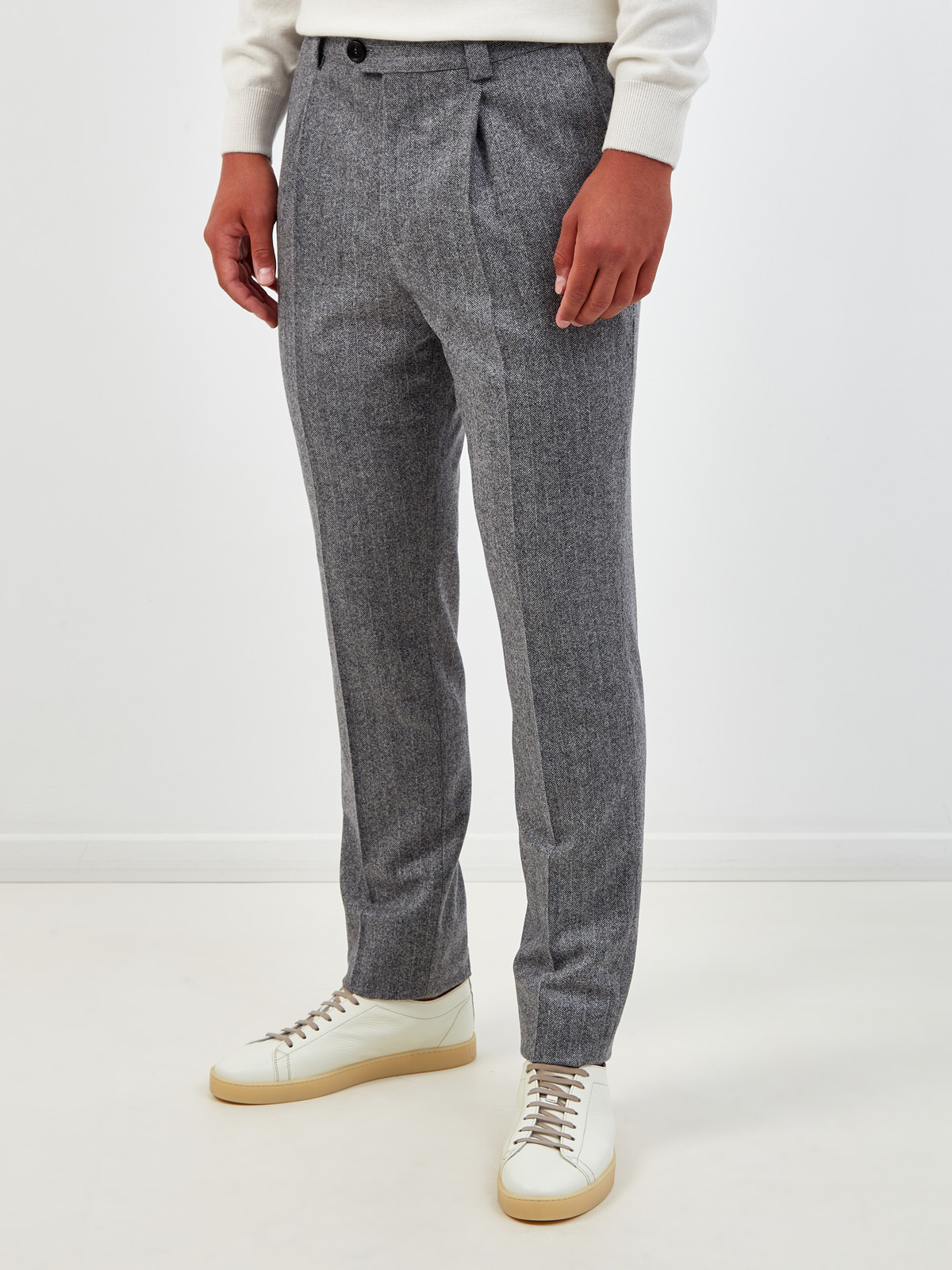 Шерстяные брюки в стиле sprezzatura с защипами BRUNELLO CUCINELLI, цвет серый, размер 46;50;52 - фото 3
