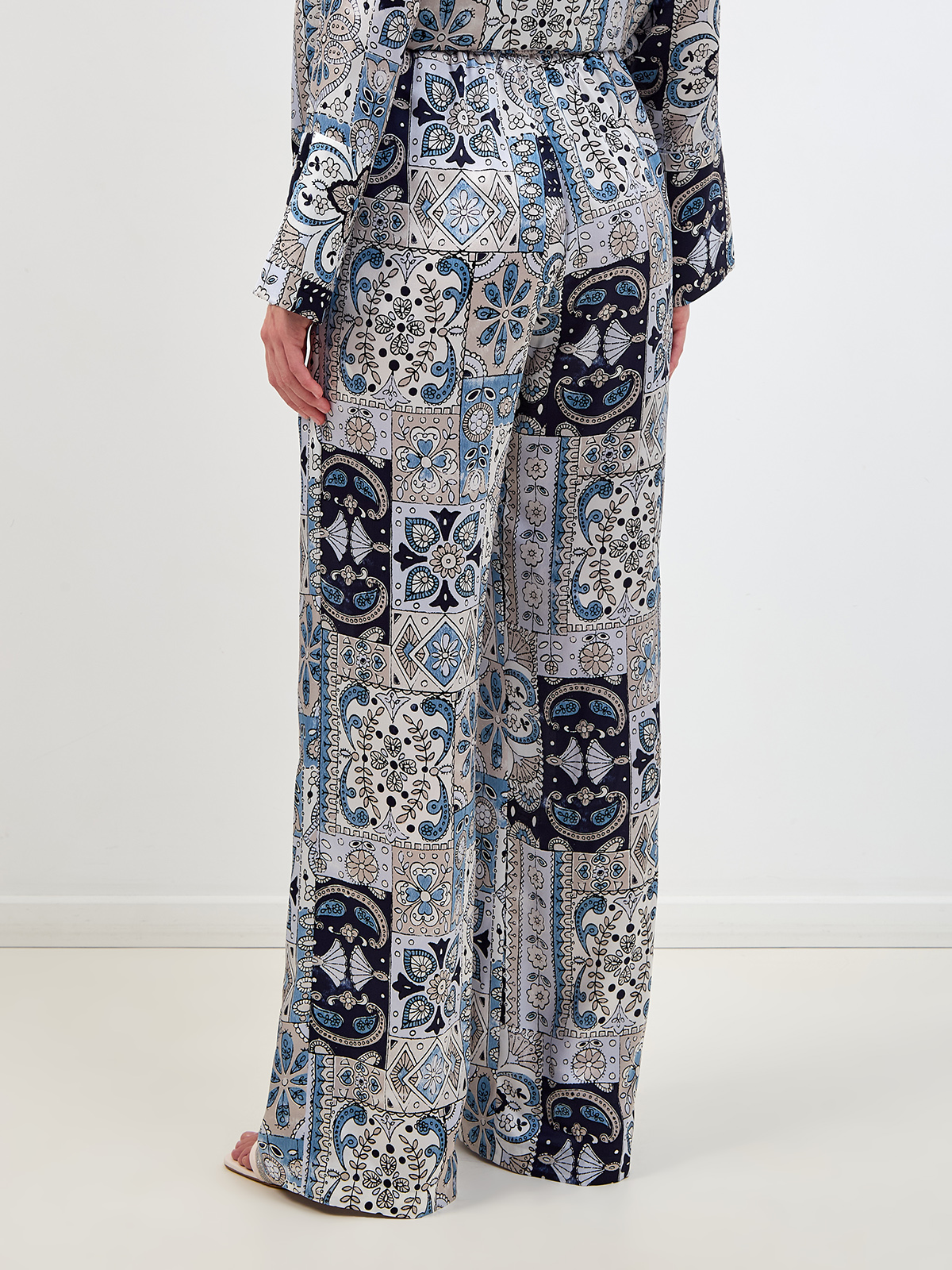 Шелковые брюки-палаццо с орнаментом и эластичным поясом ELEVENTY, цвет голубой, размер 42;44;46;48 - фото 4