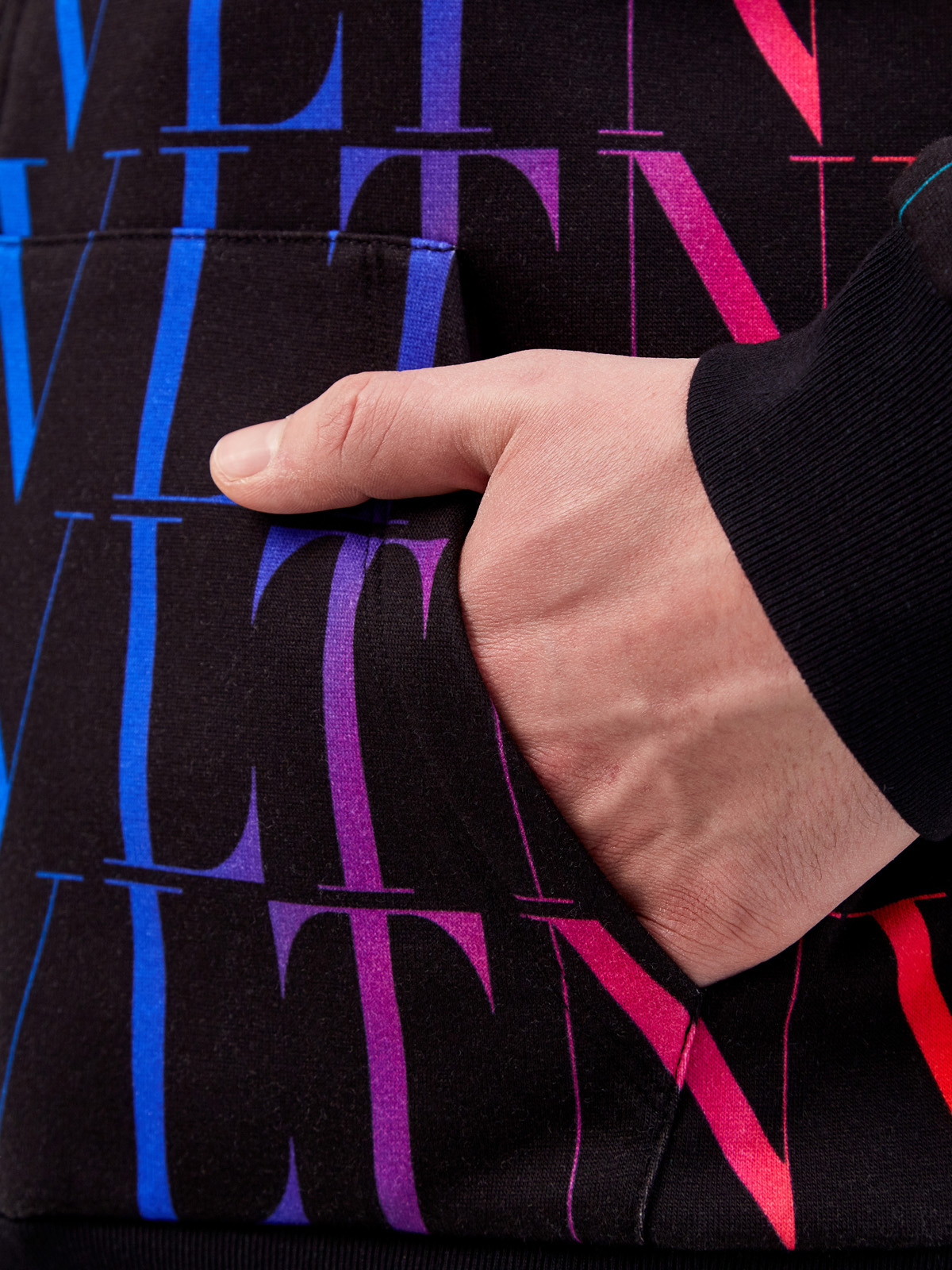 Двусторонняя толстовка-ветровка с принтом VLTN Times Multicolor VALENTINO, цвет черный, размер 48;52 - фото 7