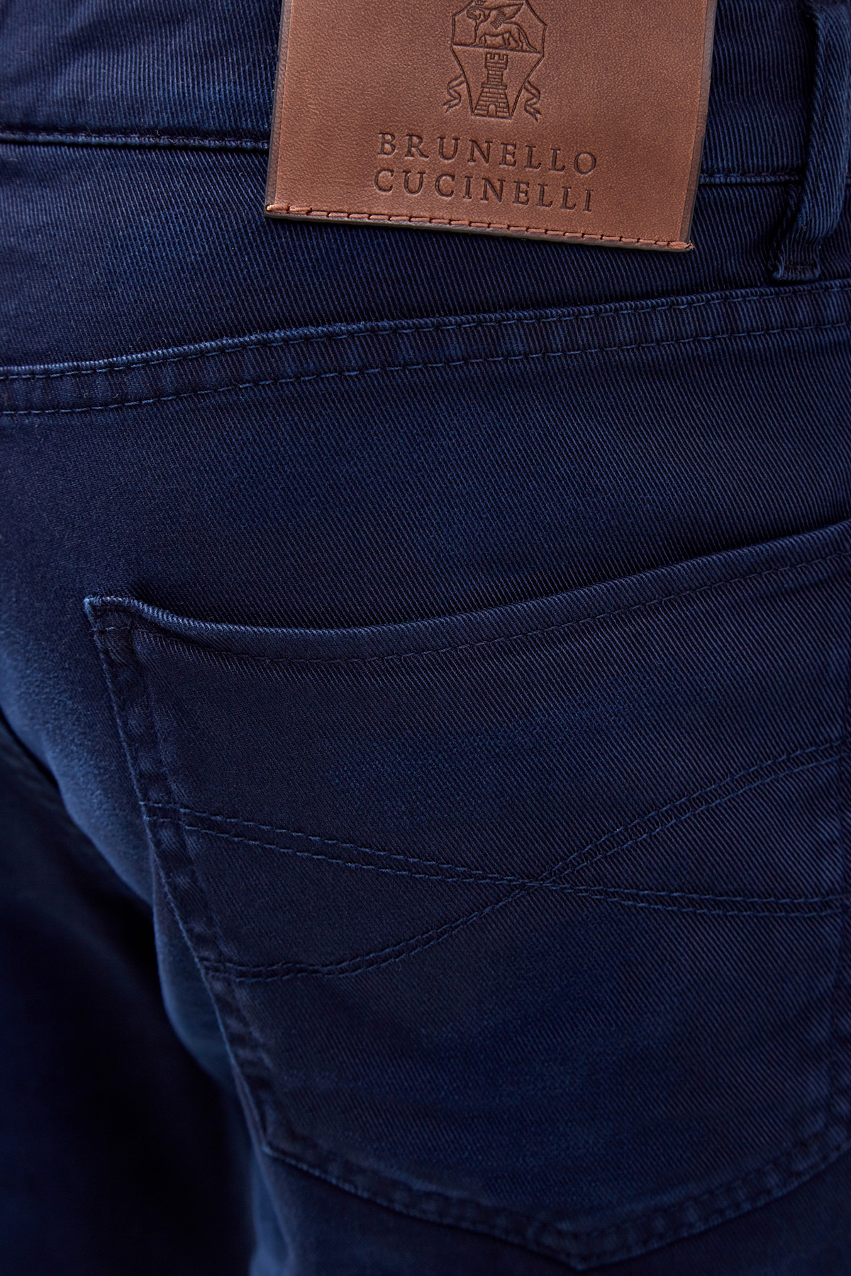 Джинсы расслабленного кроя leisure с вытачками на коленях BRUNELLO CUCINELLI, цвет синий, размер 46 - фото 6