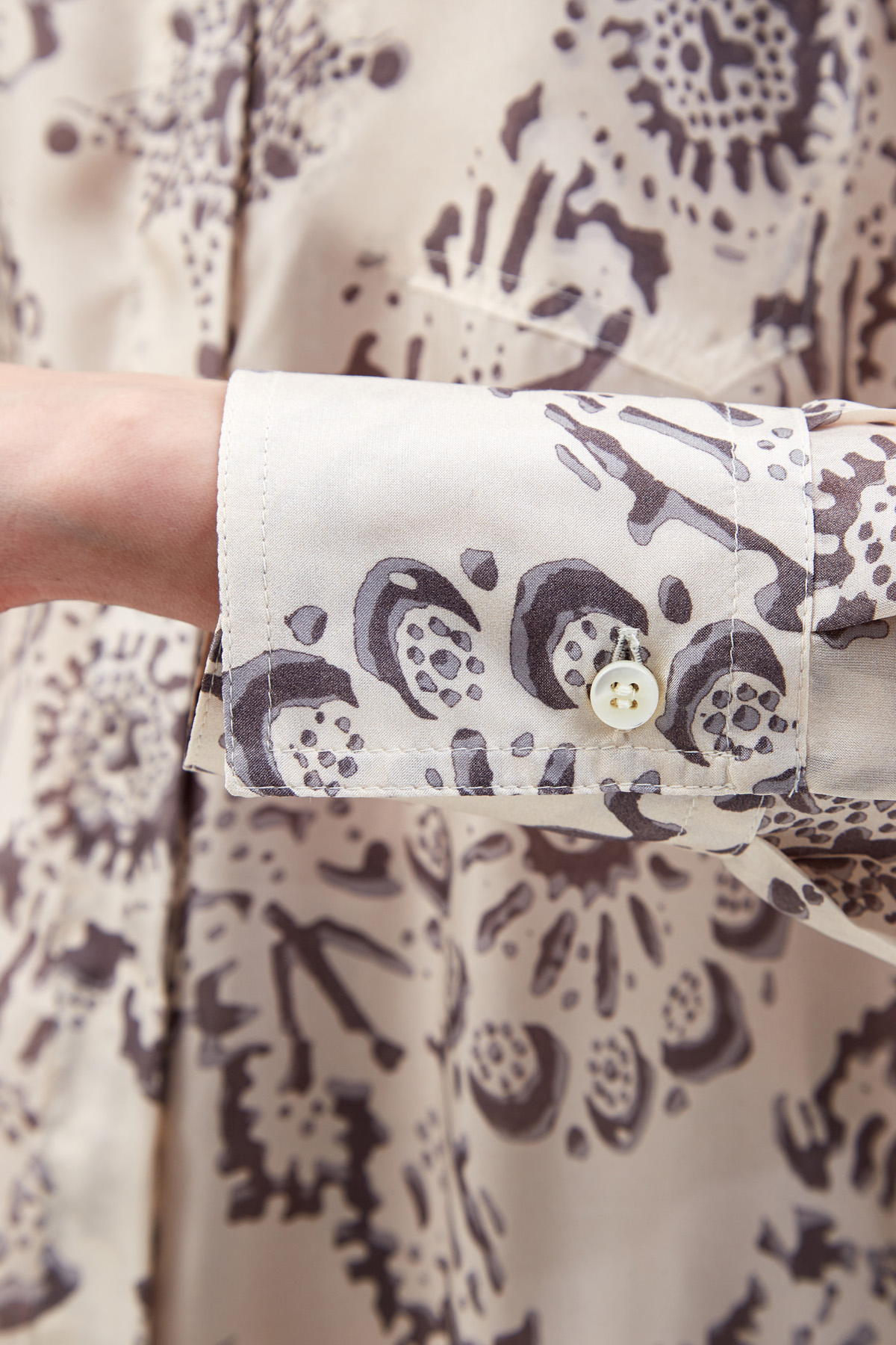 Блуза-oversize из шелка с цветочным принтом BRUNELLO CUCINELLI, размер 46;48 - фото 6