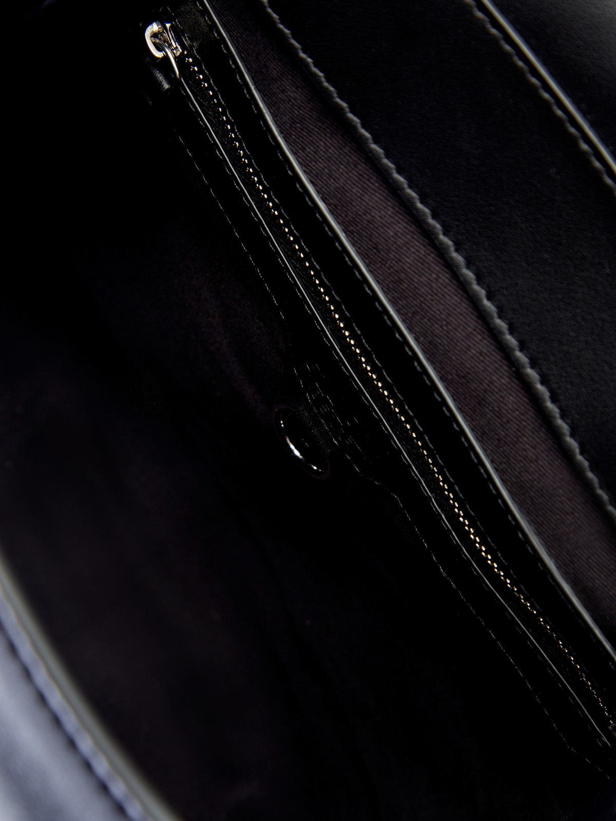 Лаконичный рюкзак K/Ikon из гладкой матовой кожи KARL LAGERFELD, цвет черный, размер 5;6;7 Лаконичный рюкзак K/Ikon из гладкой матовой кожи - фото 7