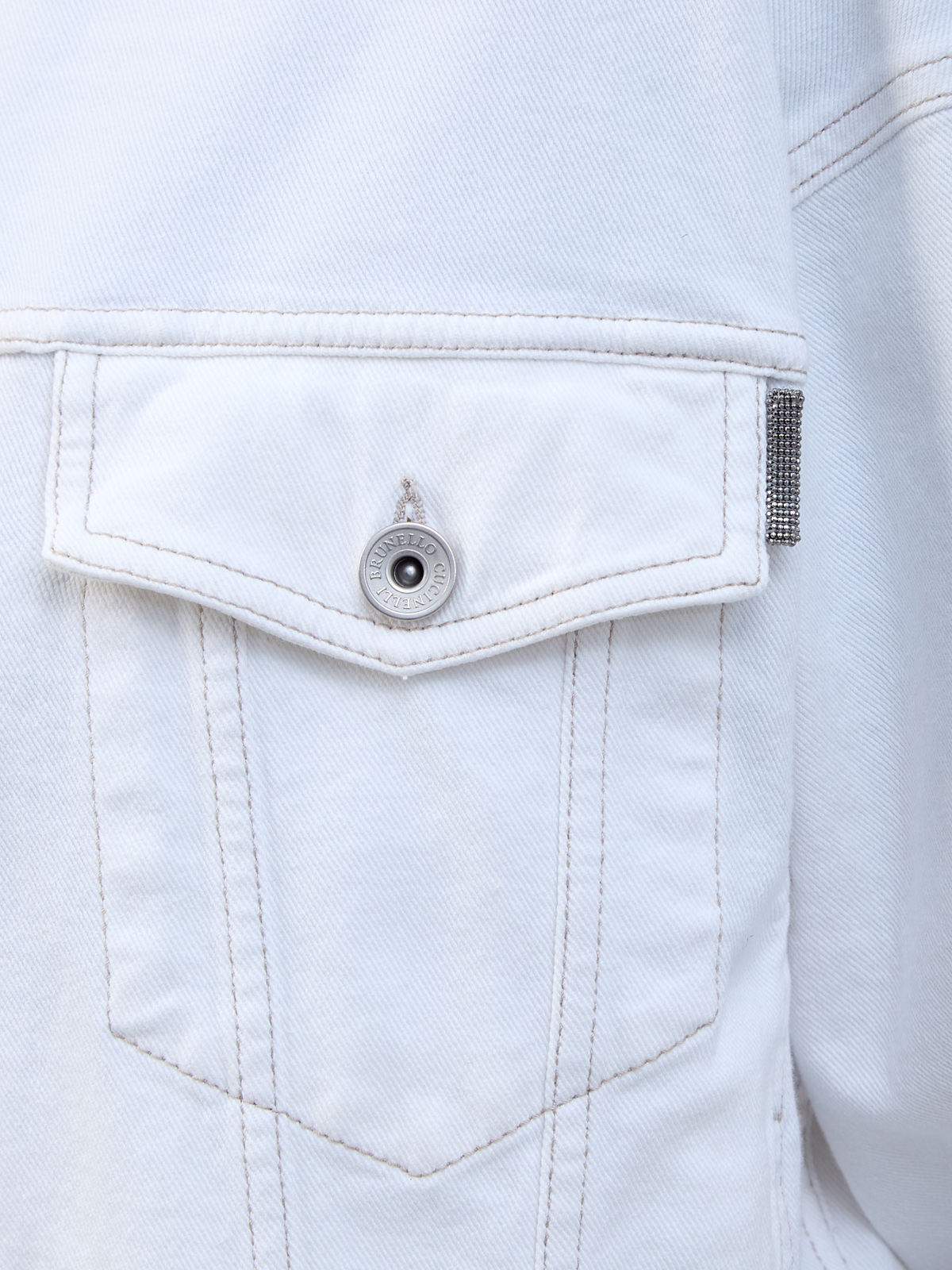 Куртка из окрашенного вручную денима с ювелирной деталью Мониль BRUNELLO CUCINELLI, цвет белый, размер 38;44 - фото 5
