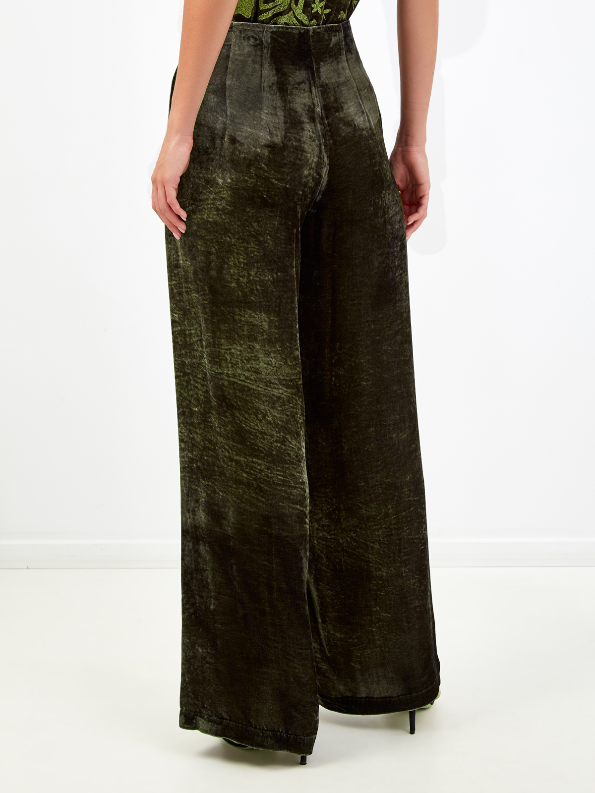 Свободные брюки-палаццо из вискозного велюра и шелка GENTRYPORTOFINO, цвет зеленый, размер 40;42;44 - фото 4