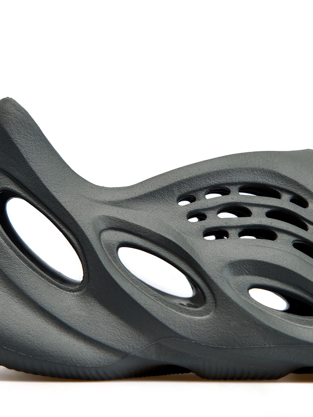 Кроссовки Yeezy Foam Runner 'Carbon' Yeezy, цвет черный, размер 40.5 - фото 4