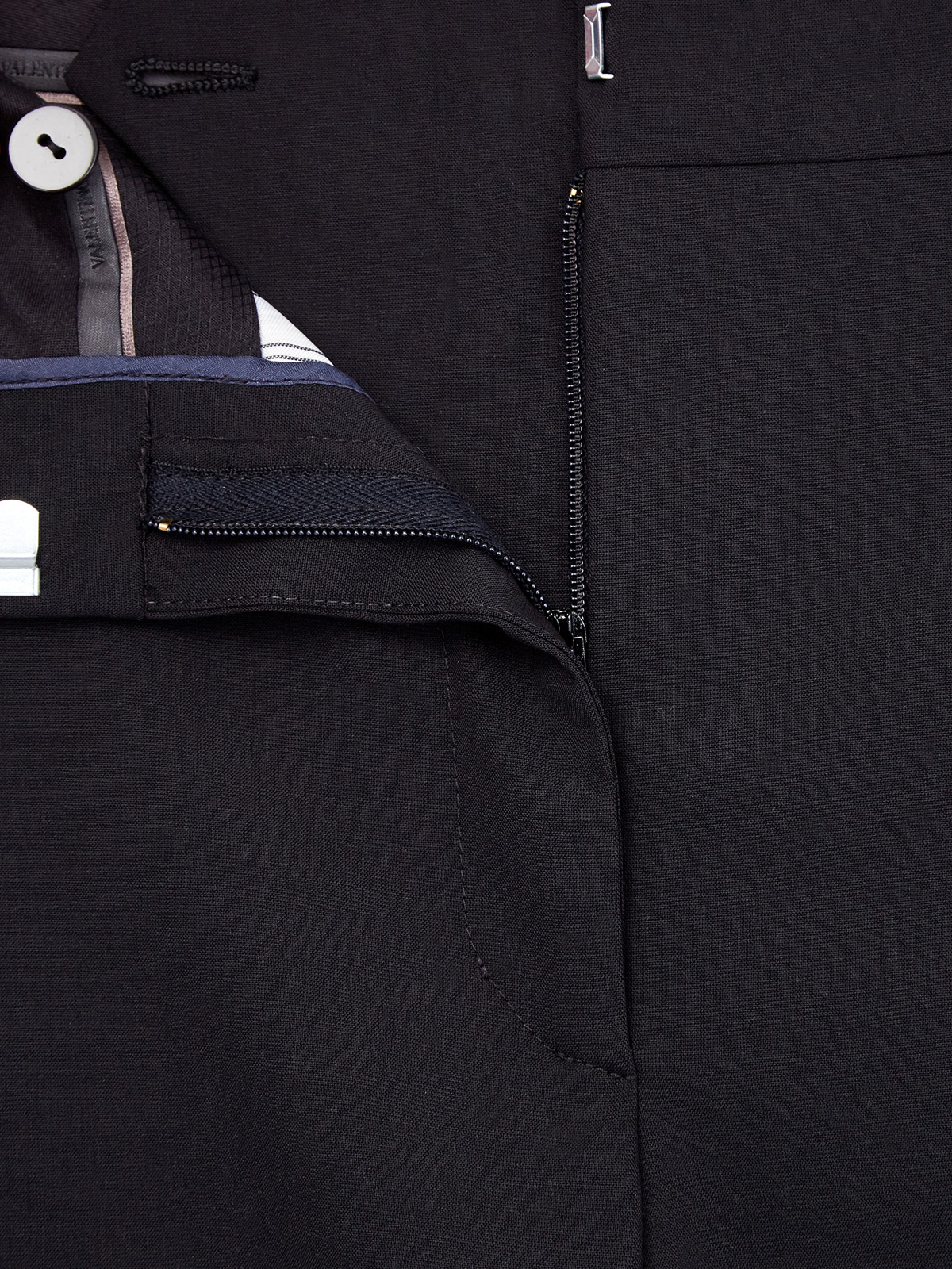 Строгие брюки из костюмной шерстяной ткани VALENTINO, цвет черный, размер 38;40;42;44 - фото 7