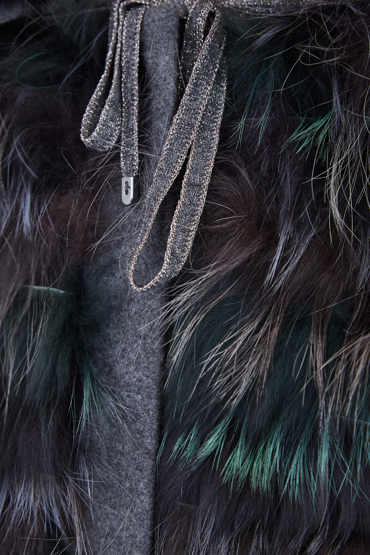 Удлиненный трикотажный жилет с капюшоном и деталями из лисьего меха LORENA ANTONIAZZI, цвет серый, размер 40;44 - фото 5