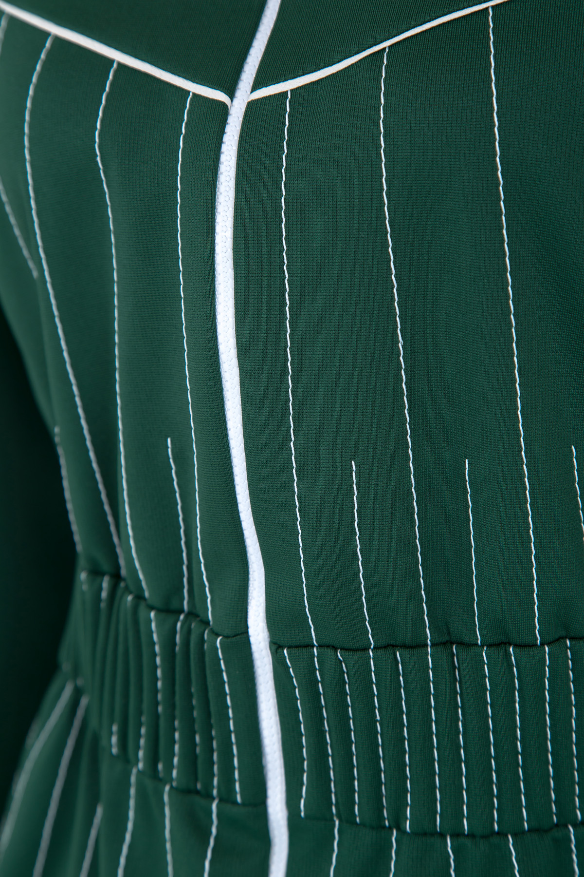 Платье А-силуэта с контрастной прострочкой швов и высоким воротом VALENTINO, цвет зеленый, размер 42 - фото 5