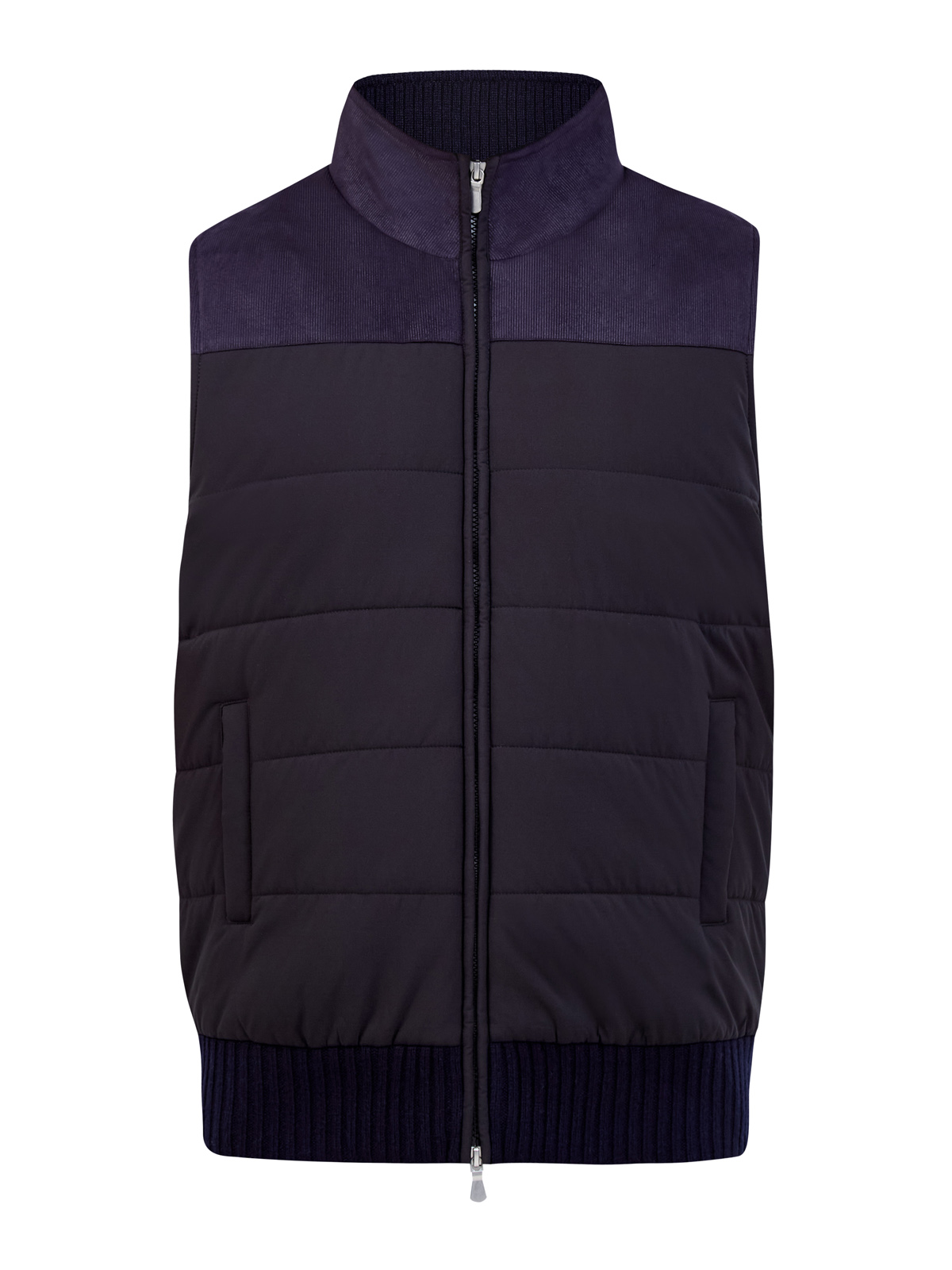 Утепленный жилет из стеганого влагозащитного нейлона 65520₽