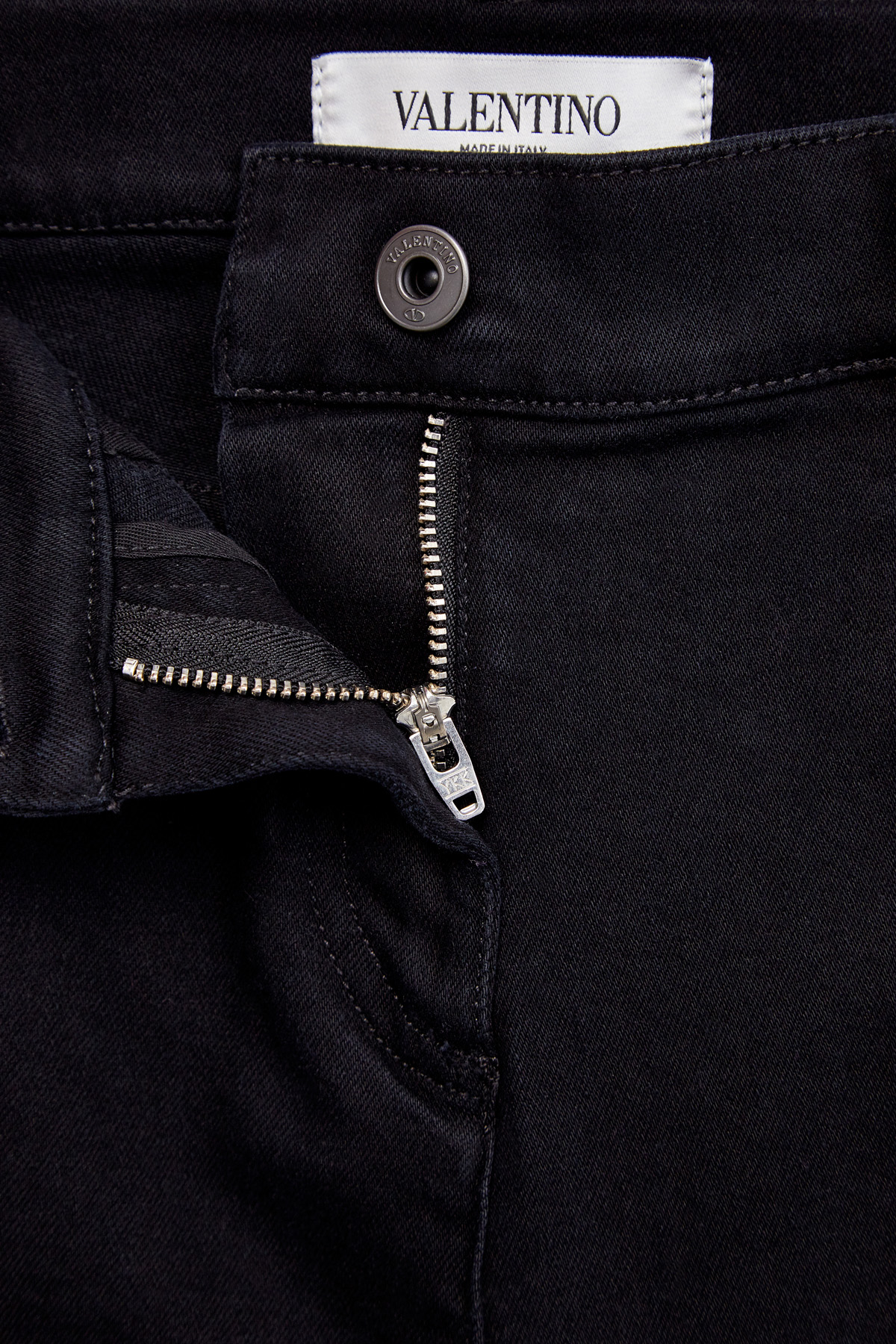 Однотонные джинсы-skinny из денима с контрастным принтом Vlogo Signature VALENTINO, цвет черный, размер 38;40;42;42 - фото 7
