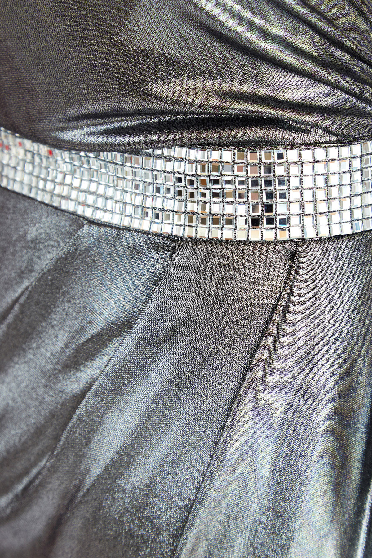 Асимметричное платье-макси с выполненной вручную зеркальной отделкой BALMAIN, цвет серебристый, размер 38 - фото 6