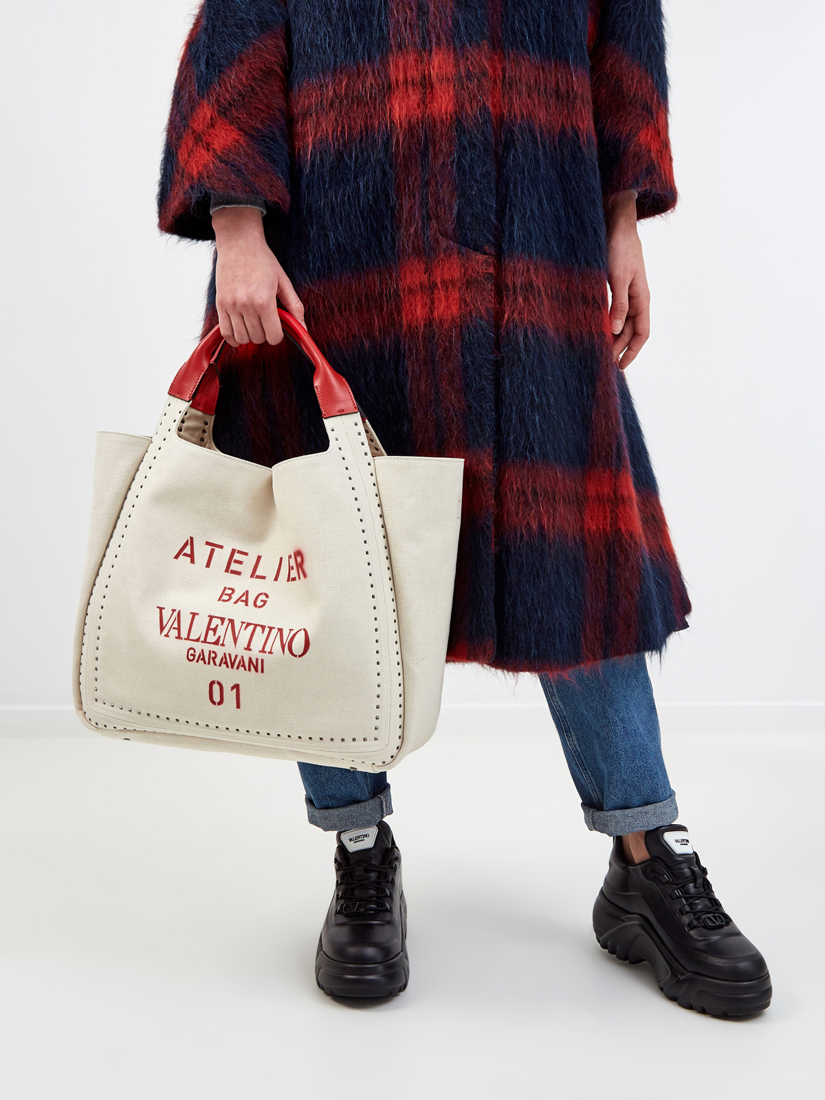Сумка Atelier Bag с трафаретным принтом и кожаной отделкой VALENTINO, цвет белый, размер 37;38;39;40;38.5 - фото 2