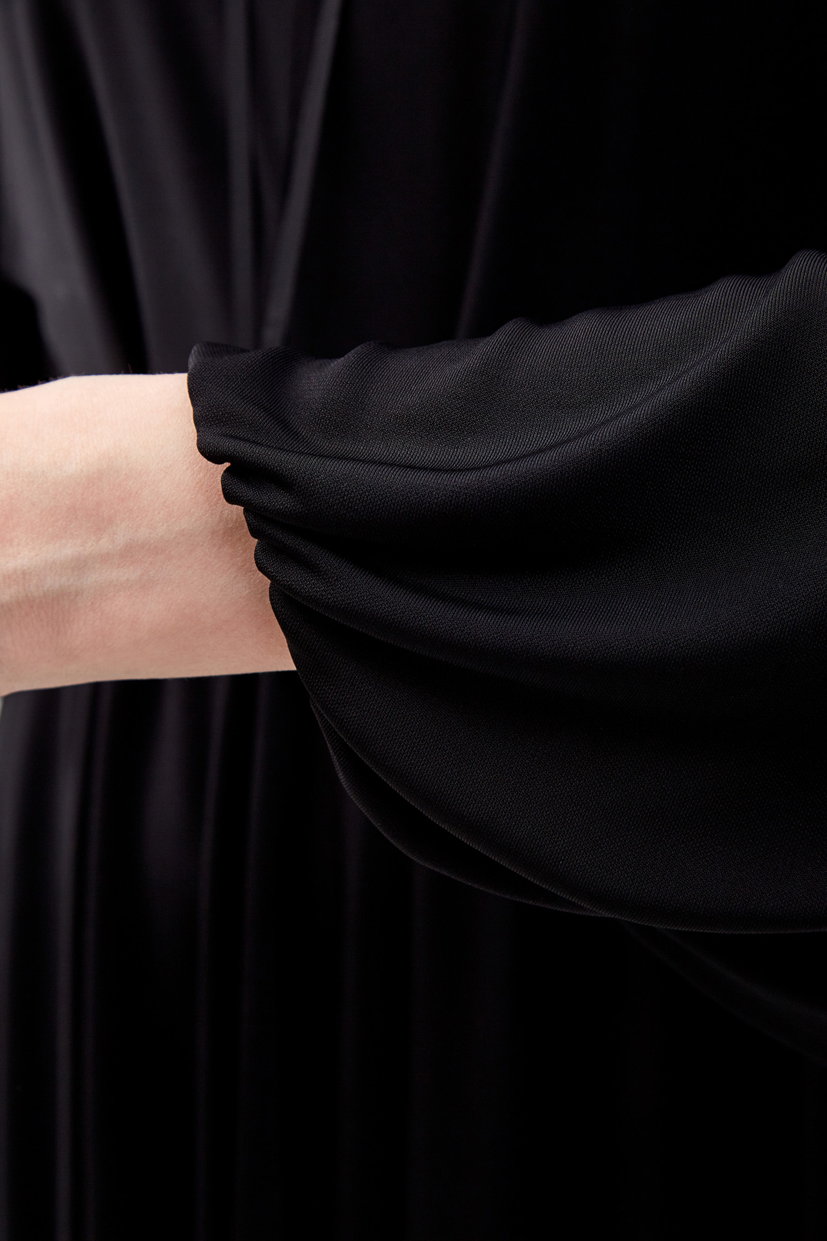 Струящееся платье с подвеской Maison Gryphons VALENTINO, цвет черный, размер 42;40 - фото 5