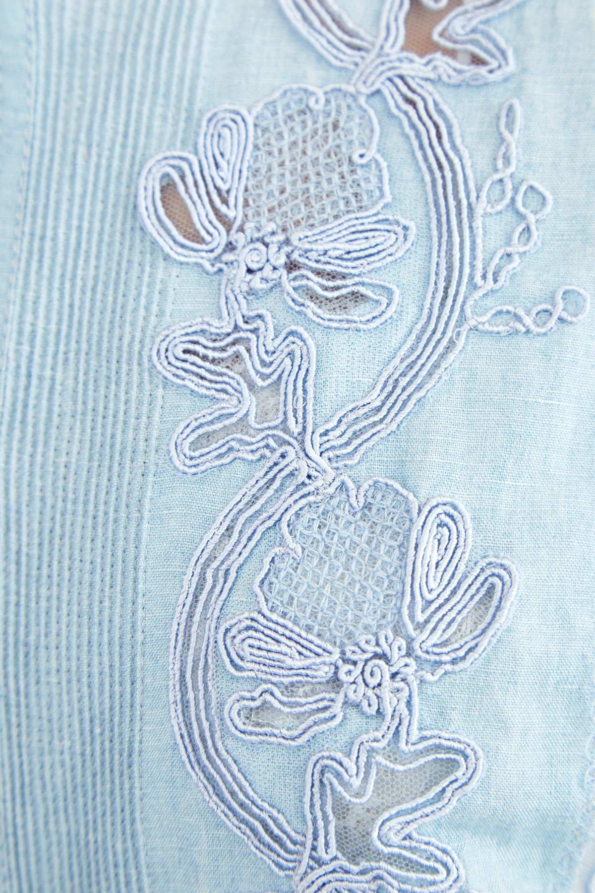 Блуза из кружевной вуали с расшитой вставкой на передней планке ERMANNO SCERVINO, цвет голубой, размер 42;44 - фото 5