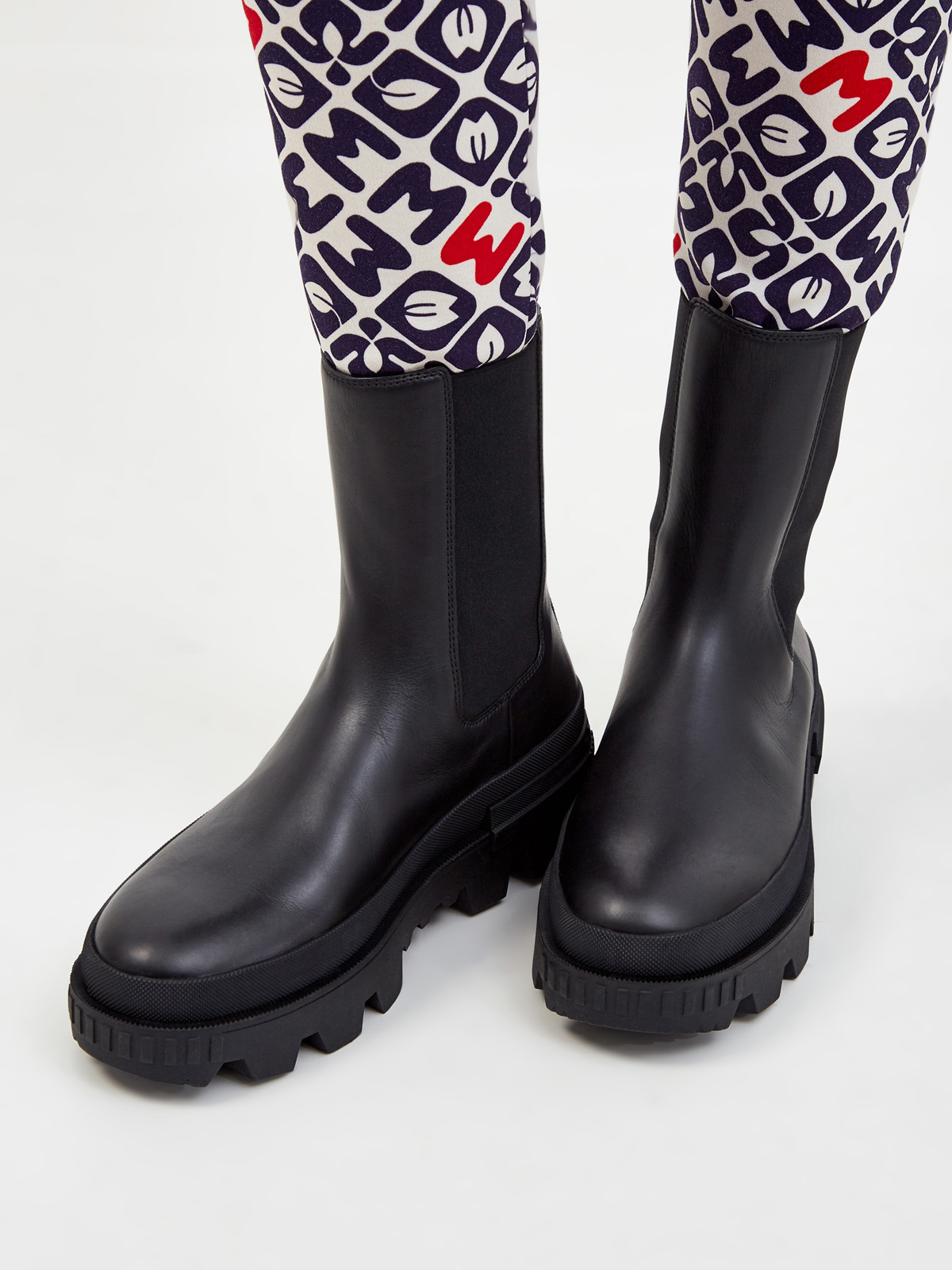 Ботинки Coralyne из гладкой кожи с эластичными вставками MONCLER, цвет черный, размер 36;36.5;37.5;38;38.5;39;40 - фото 2