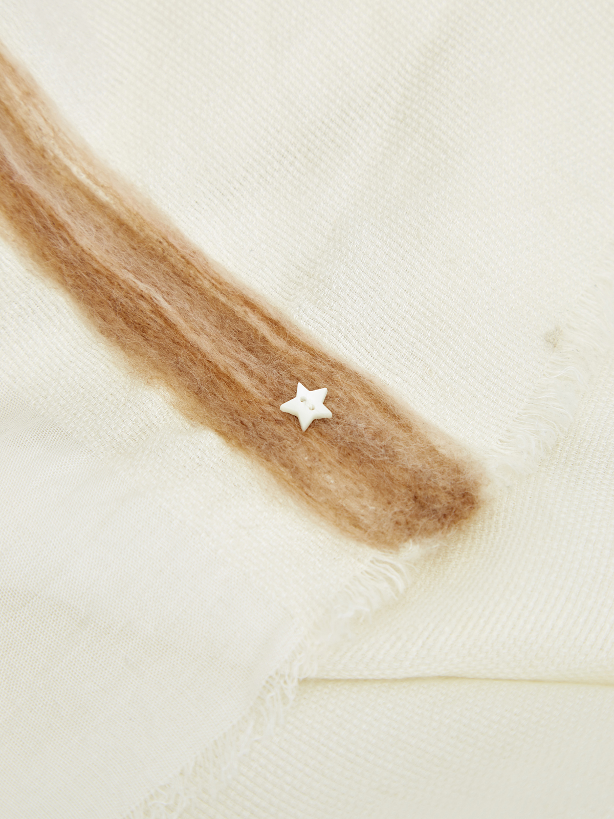Мягкий шарф из модала с фирменной символикой LORENA ANTONIAZZI, цвет бежевый, размер 40;42 - фото 2