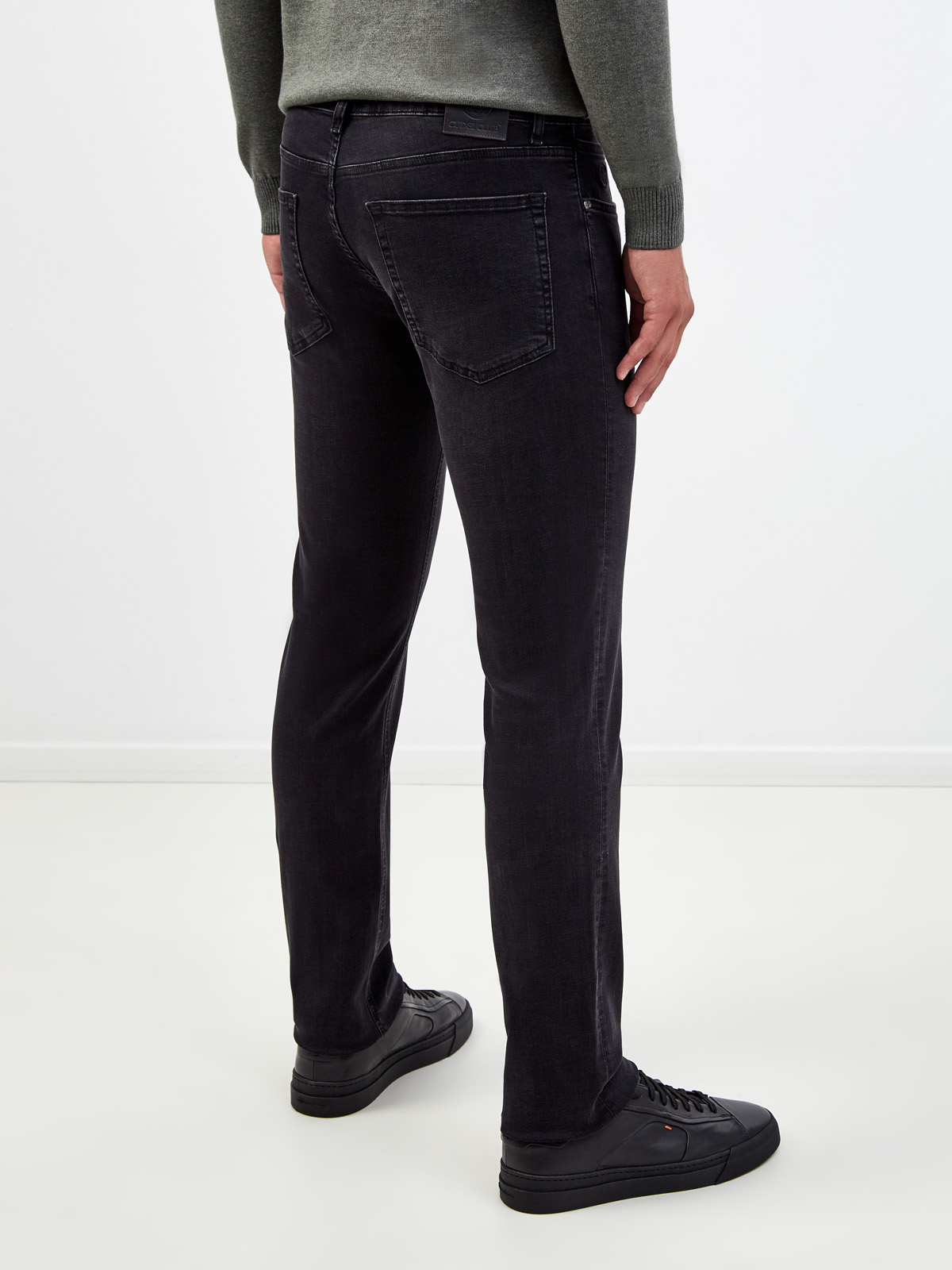 Однотонные джинсы с нашивкой из кожи на поясе CUDGI, цвет черный, размер 50;52;58 - фото 4