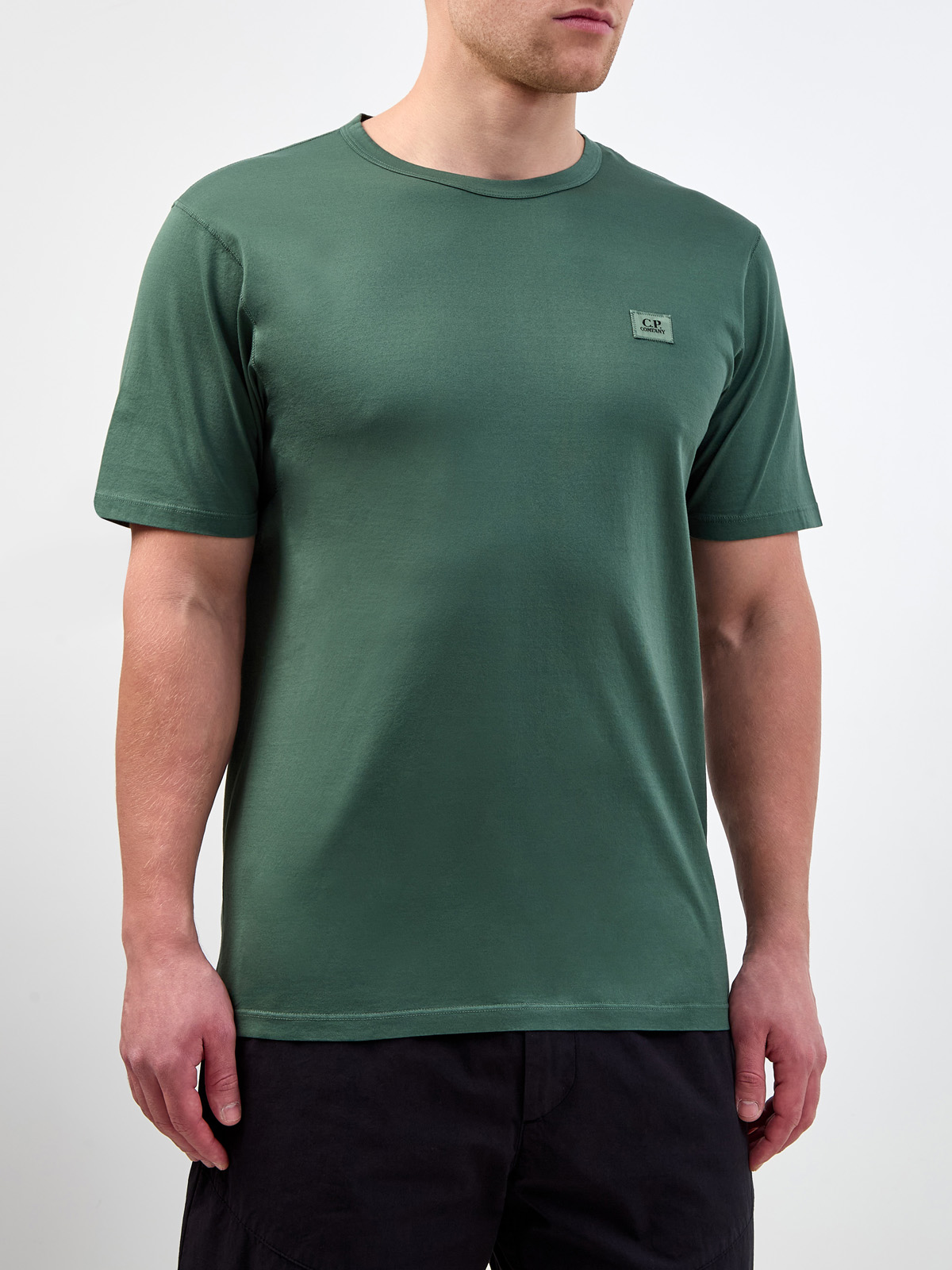 Однотонная футболка из гладкого хлопка джерси с нашивкой C.P.COMPANY, цвет зеленый, размер 48;52;54 - фото 3
