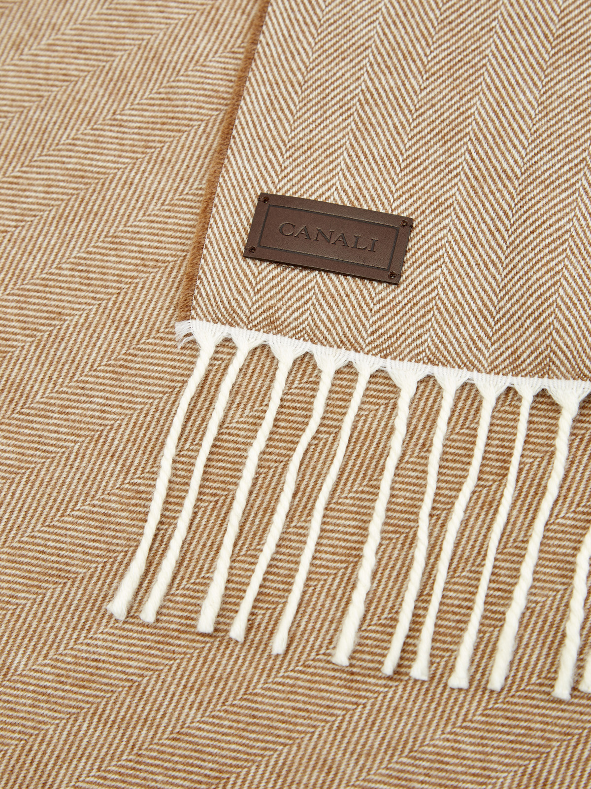Шарф из шевронной шерстяной ткани с длинной бахромой CANALI, цвет бежевый, размер 48;50;52;54;56 - фото 2