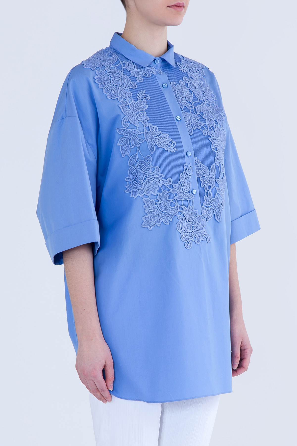 Oversize-блуза с плиссированной вставкой и кружевной отделкой ERMANNO SCERVINO, цвет голубой, размер 48 - фото 3