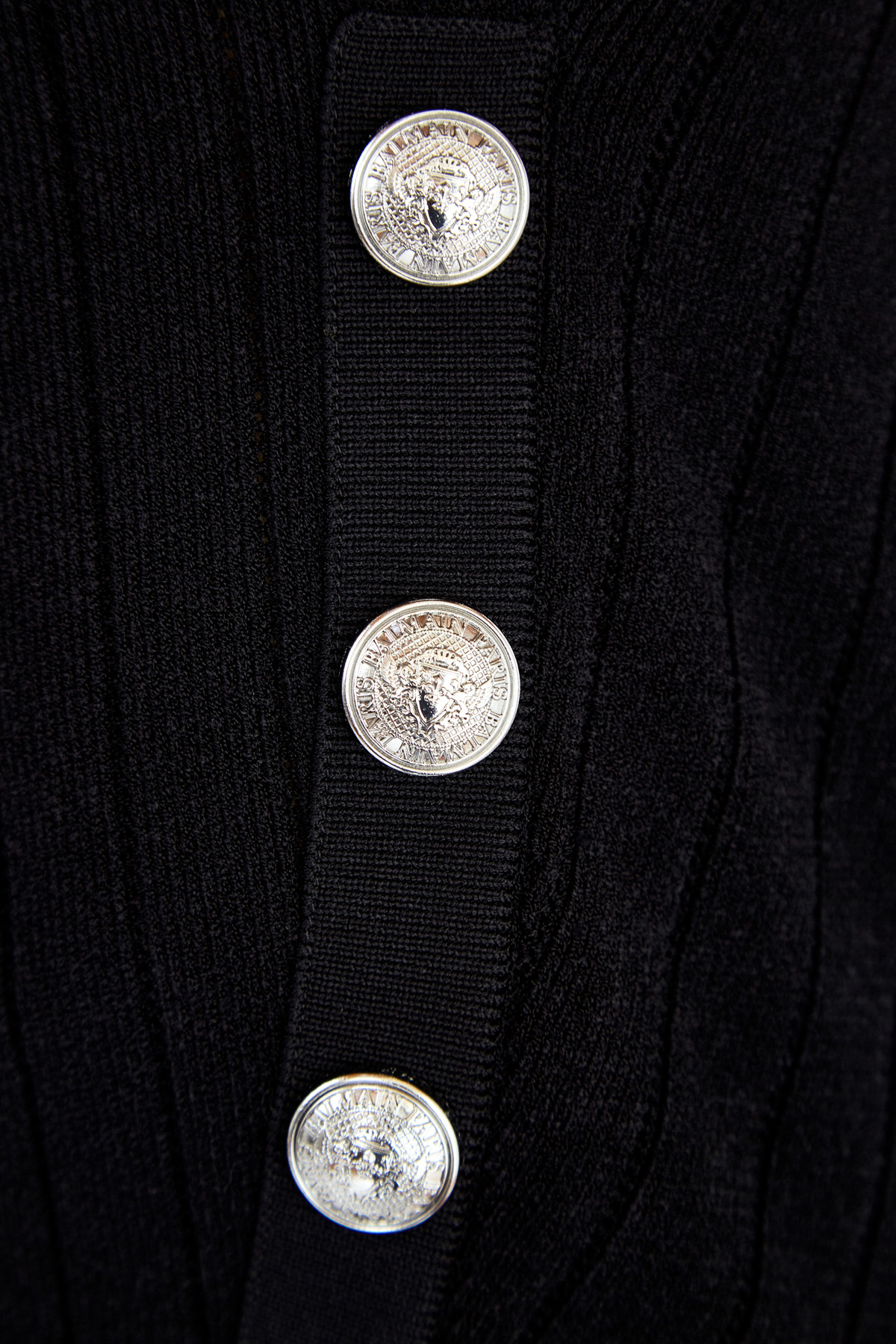 Тонкий вязаный джемпер с эффектом плетения и перфорацией BALMAIN, цвет черный, размер 42 - фото 5