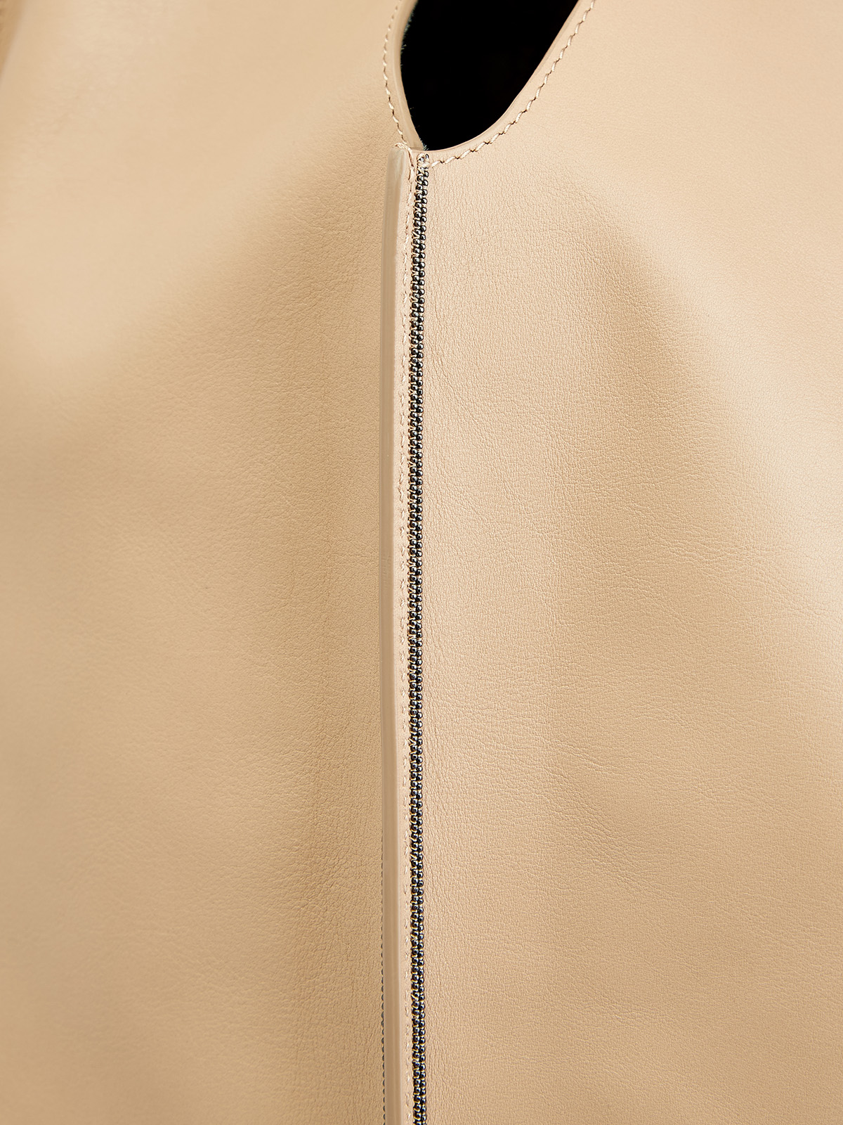 Объемная сумка-тоут из мягкой кожи с ювелирной цепочкой Мониль BRUNELLO CUCINELLI, цвет бежевый, размер 40;42;44 - фото 6