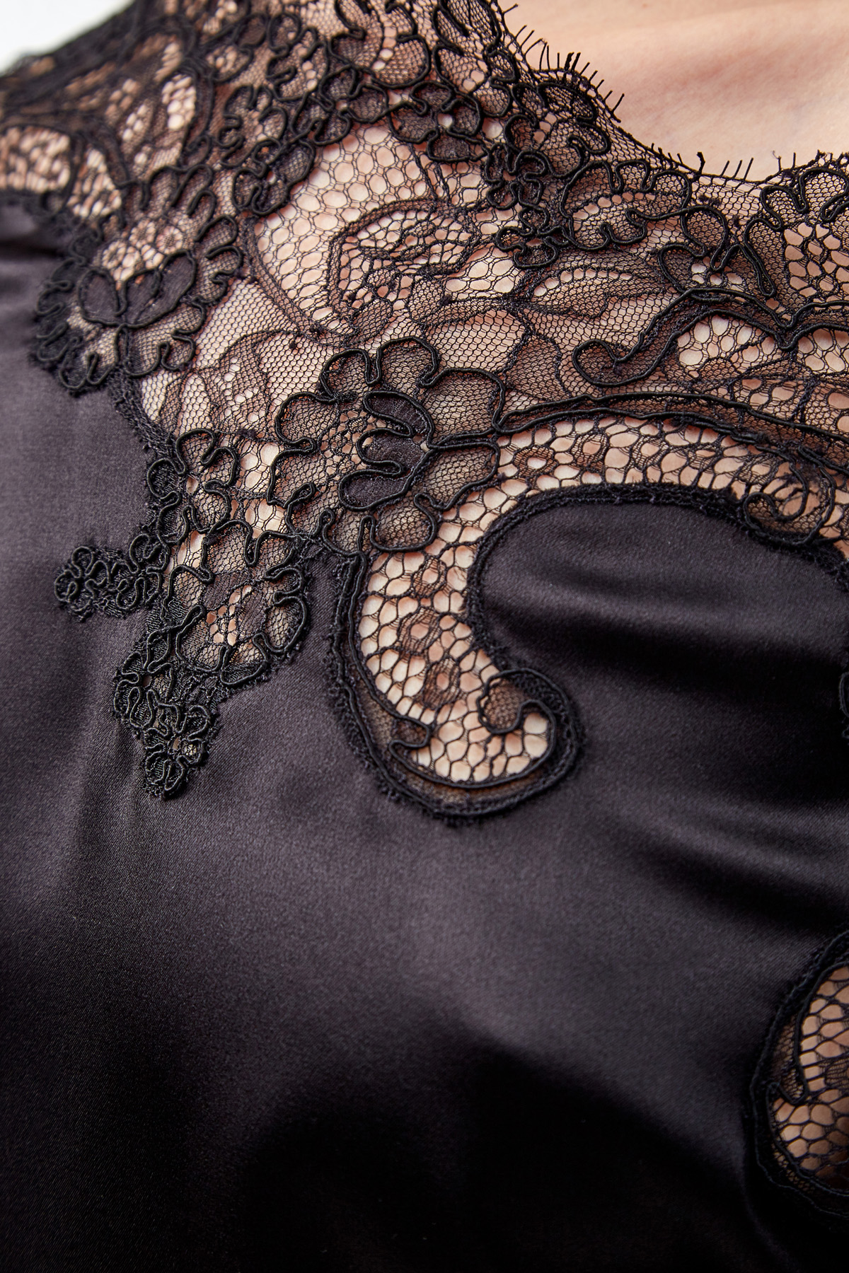 Блуза из шелкового атласа с кружевной отделкой ERMANNO SCERVINO, цвет черный, размер 40;38 - фото 5