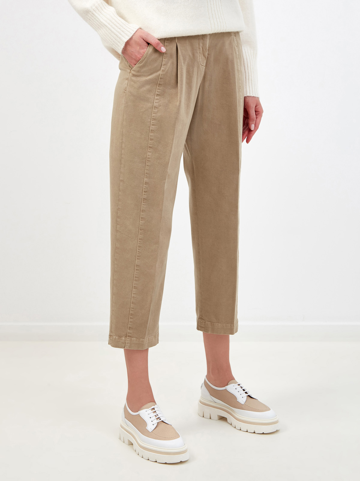 Укороченные брюки из хлопкового габардина с кожаной деталью PESERICO, цвет бежевый, размер 40;42;38 - фото 3