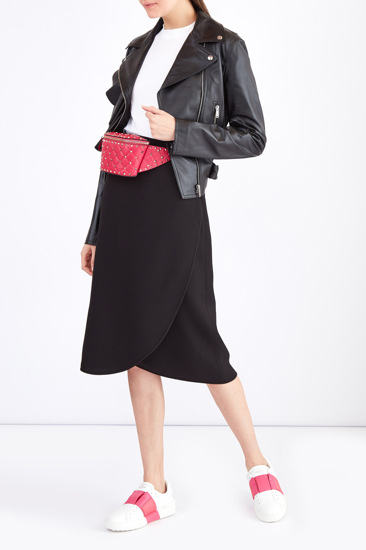 Минималистичная юбка на запах из черного шелка VALENTINO, цвет черный, размер 40 - фото 2