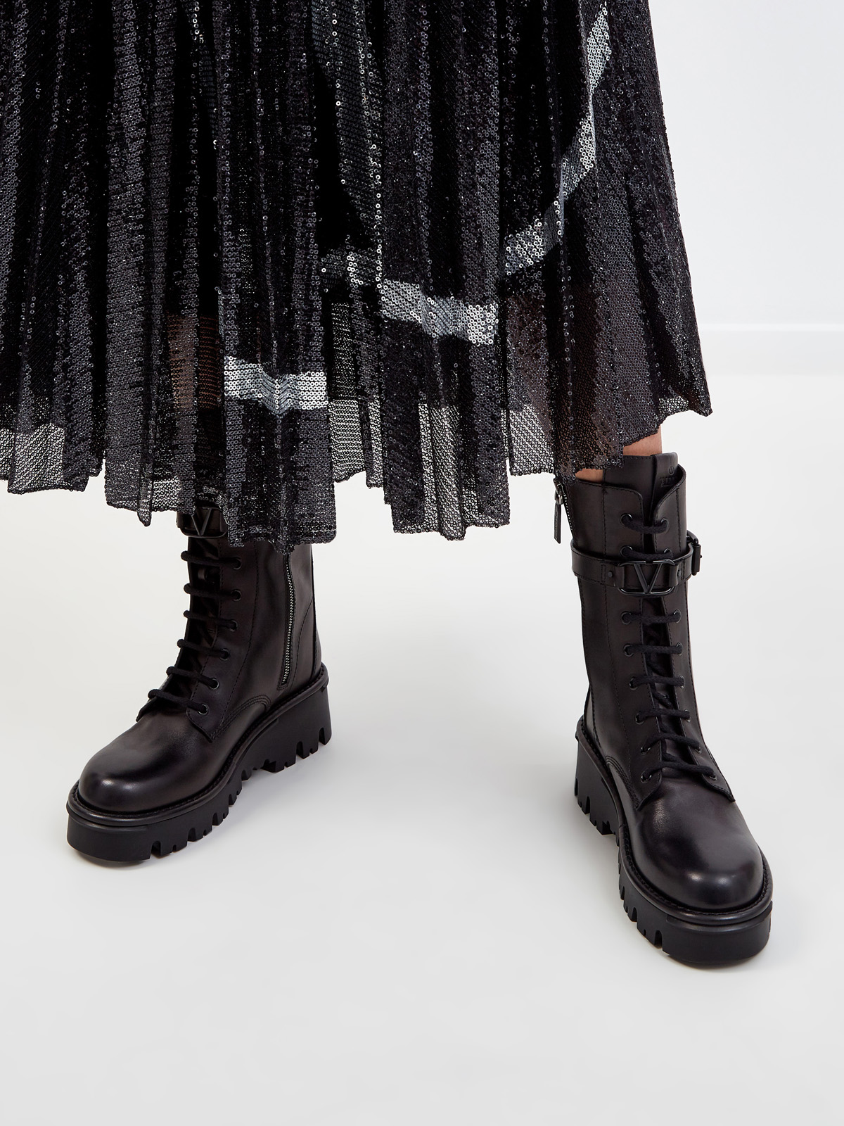 Высокие ботинки из телячьей кожи с логотипом VALENTINO GARAVANI, цвет черный, размер 36;40 - фото 2