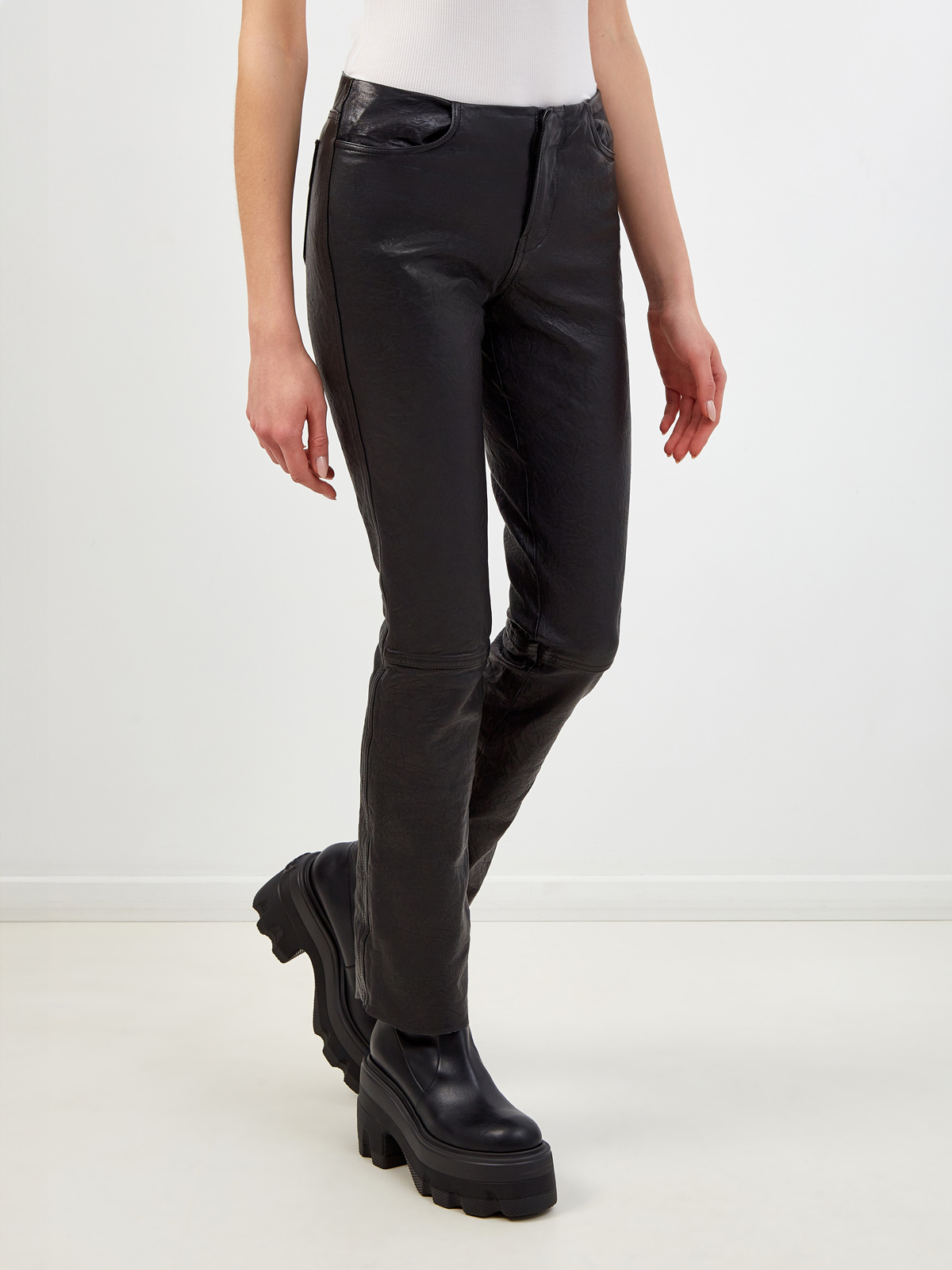 Кожаные брюки облегающего кроя с фактурным логотипом Черный, фото 3