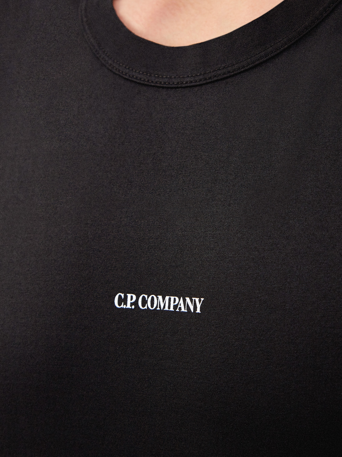Хлопковый лонгслив из джерси с контрастным логотипом C.P.COMPANY, цвет черный, размер 48;50;52;54 - фото 5