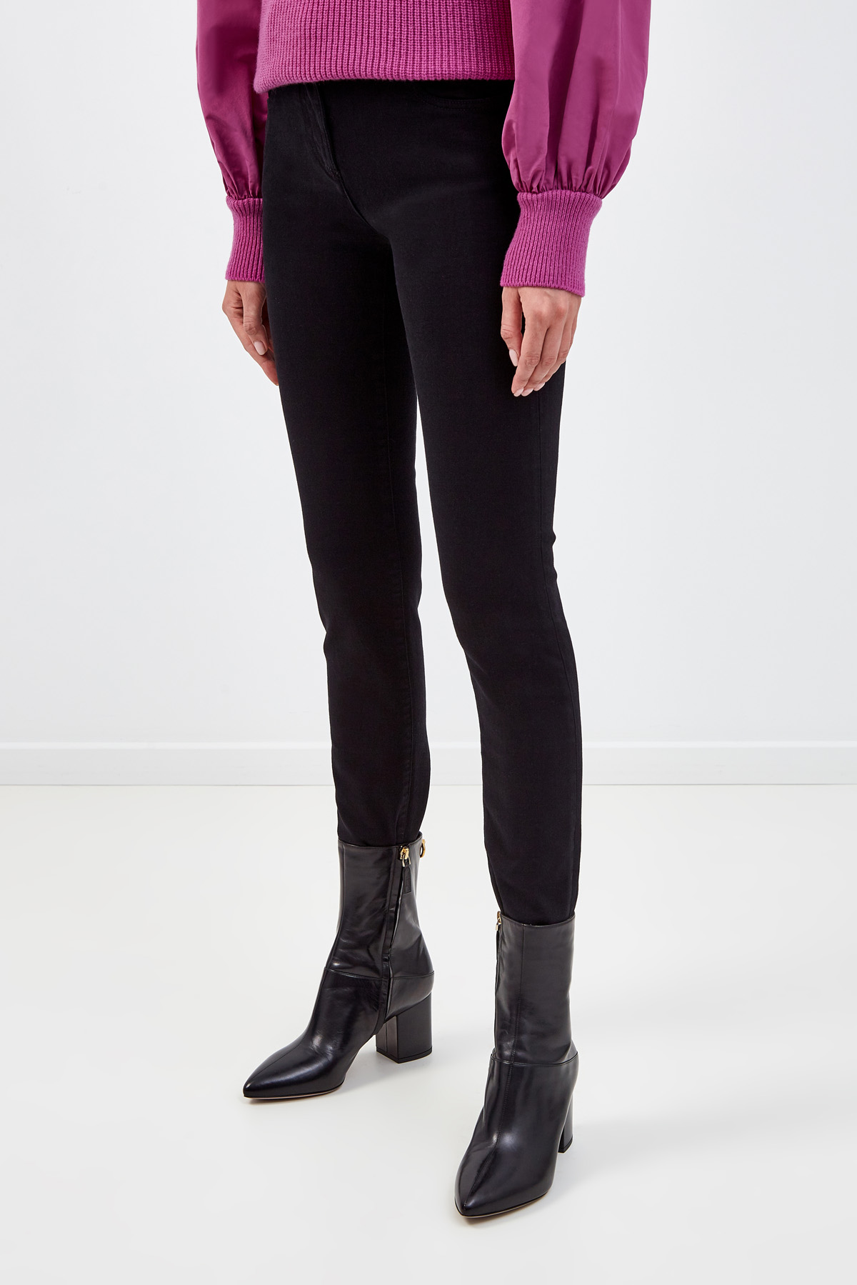 Однотонные джинсы-skinny из денима с контрастным принтом Vlogo Signature VALENTINO, цвет черный, размер 38;40;42;42 - фото 3