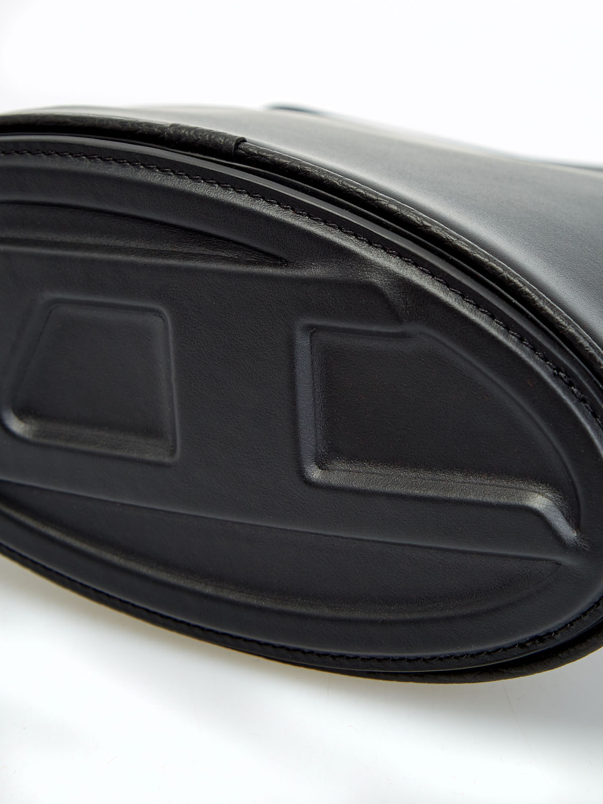 Клатч Odd Pouch из гладкой телячьей кожи с макро-логотипом DIESEL, цвет черный, размер 50;52 - фото 6