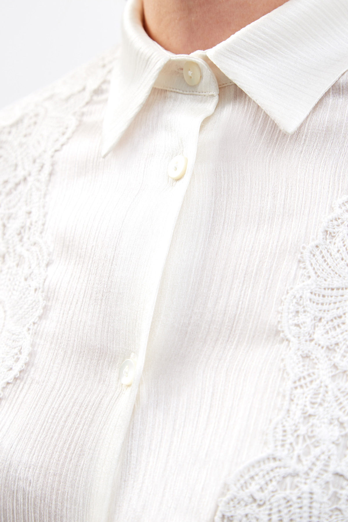 Струящаяся блуза из легкого шифона с объемными рукавами и кружевной отделкой ERMANNO SCERVINO, цвет белый, размер 40;42;38 - фото 5